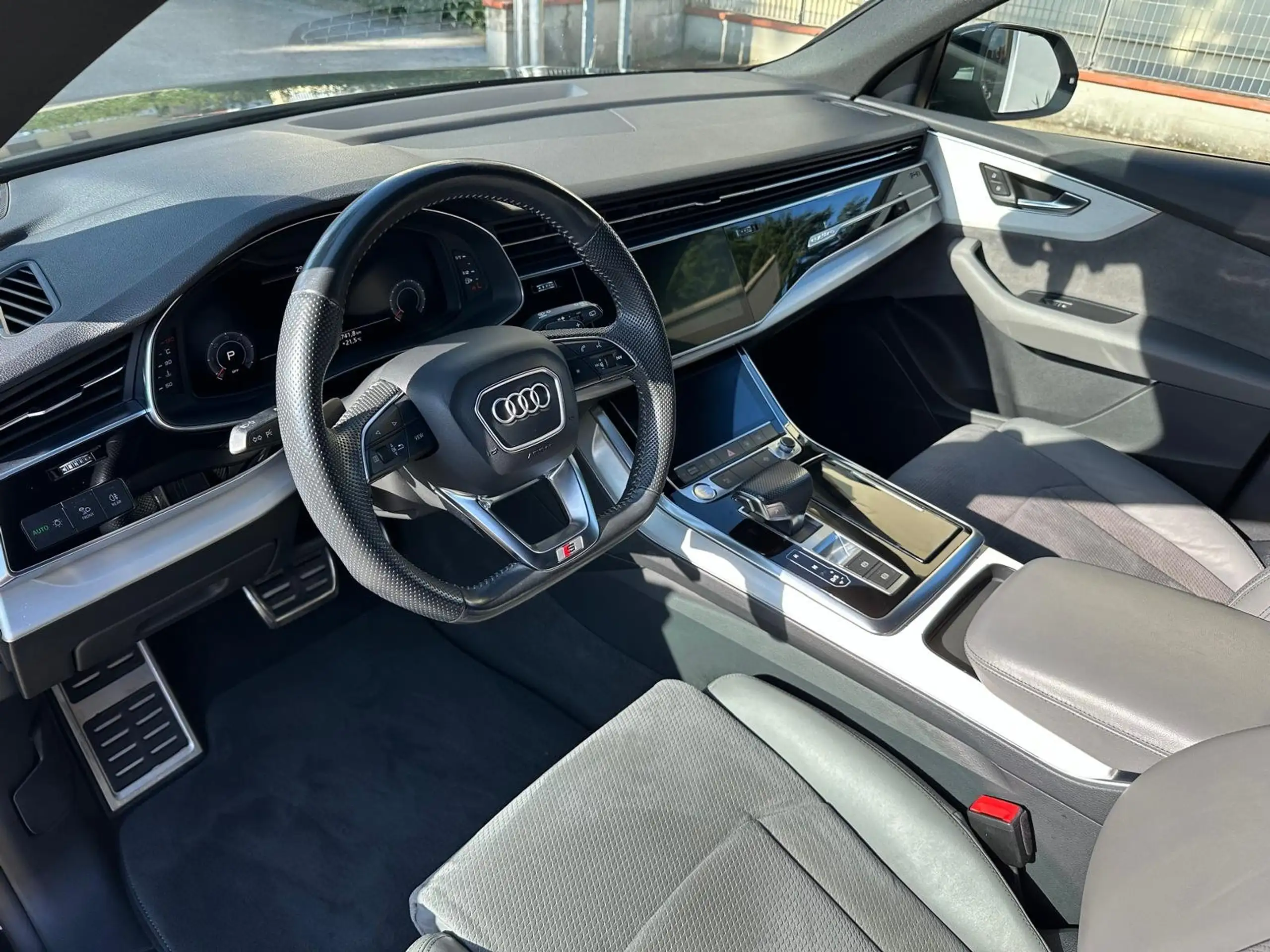 Audi - Q8