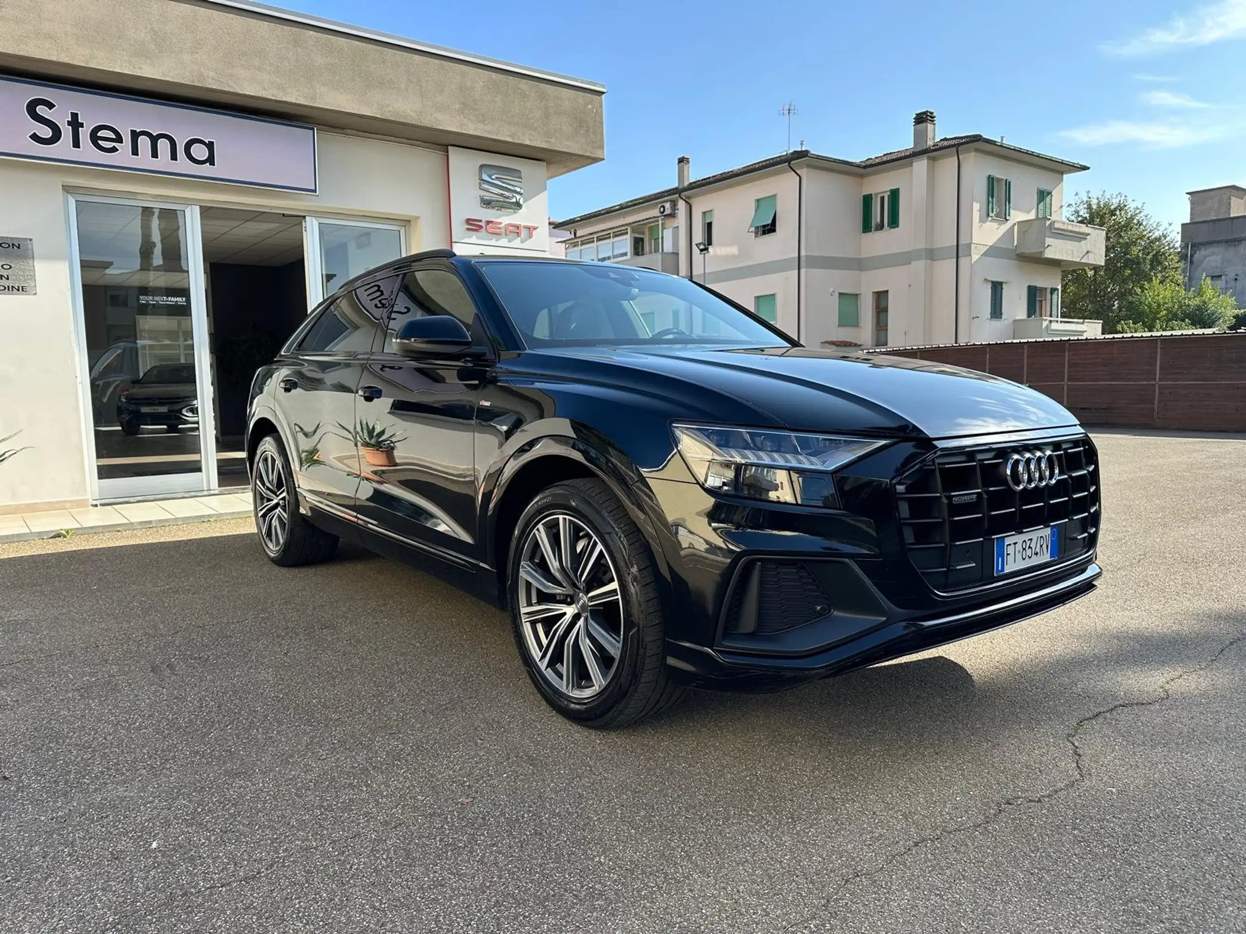 Audi - Q8