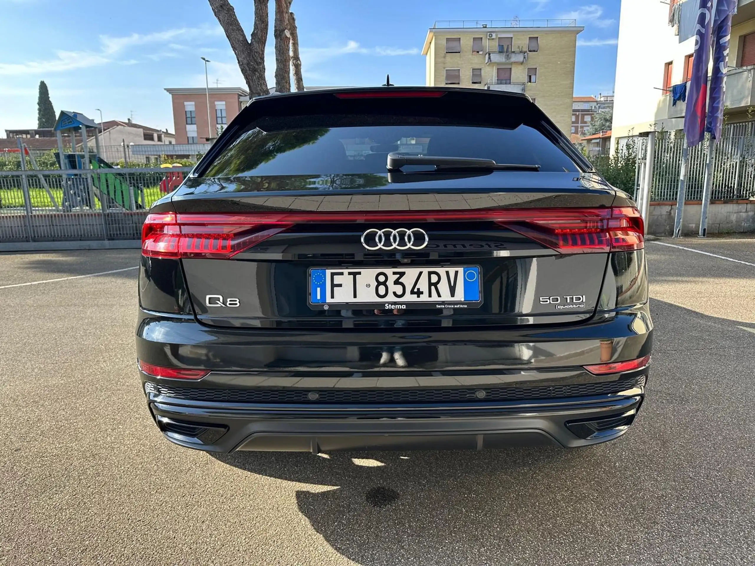 Audi - Q8