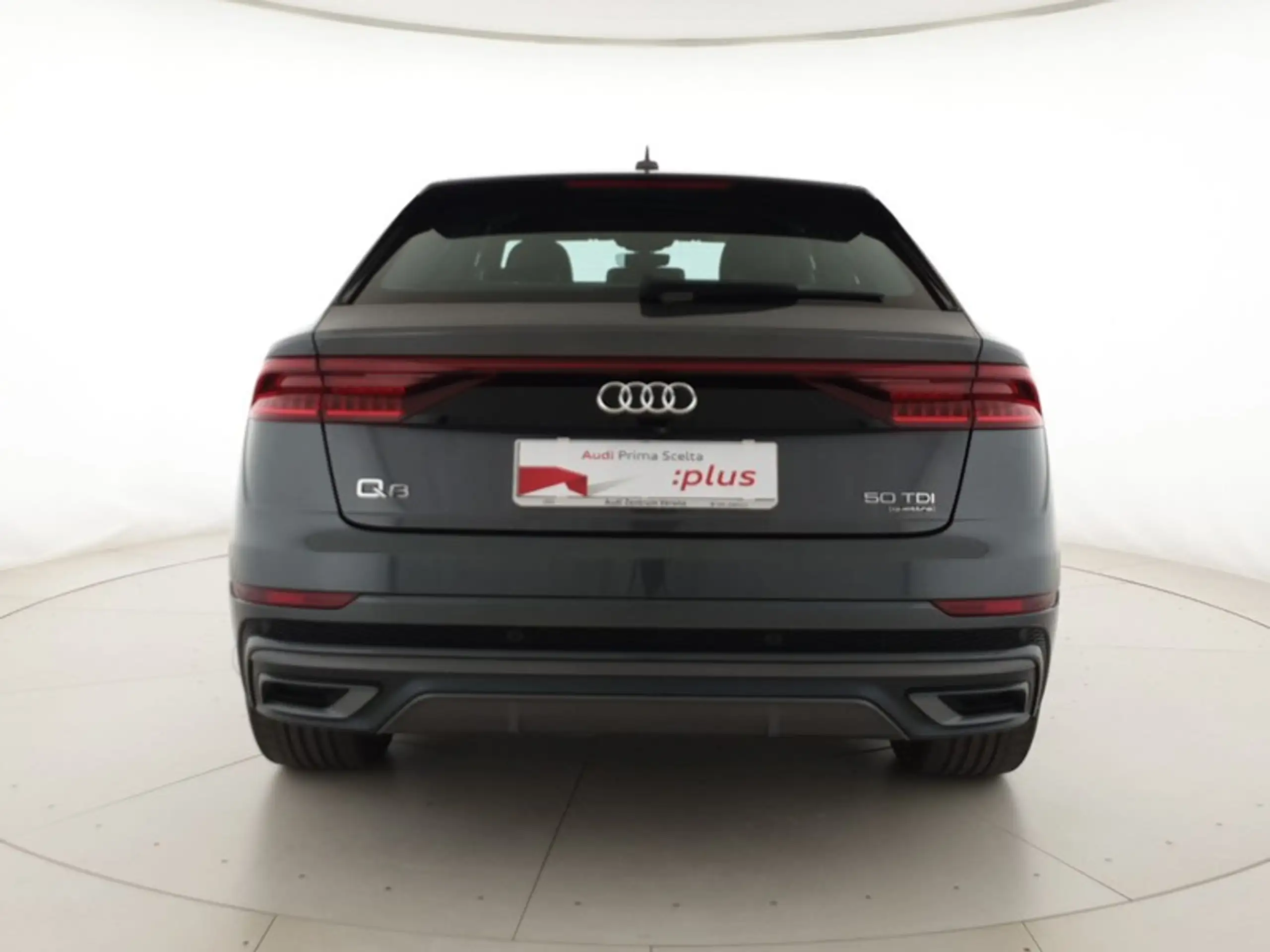 Audi - Q8