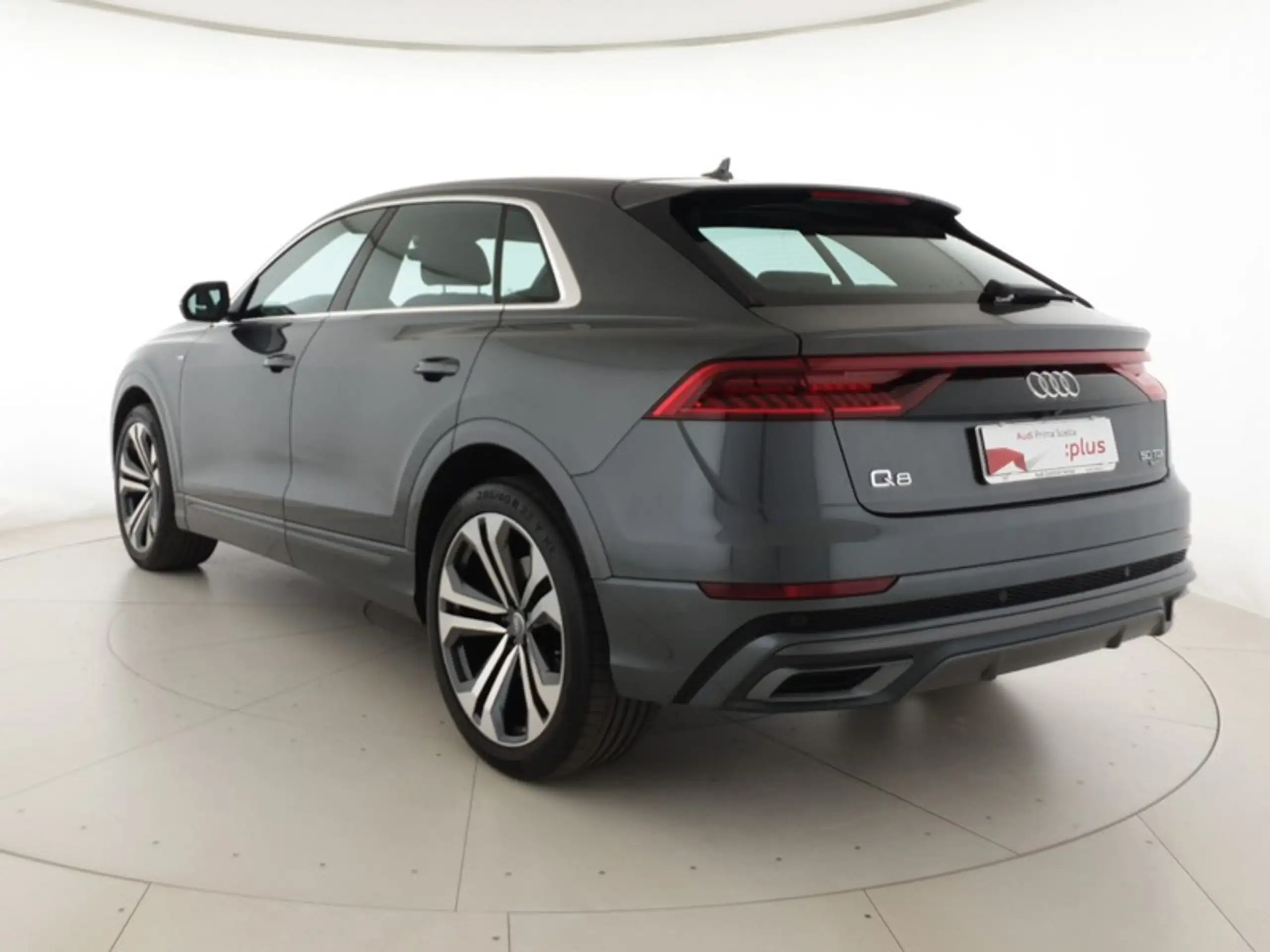 Audi - Q8