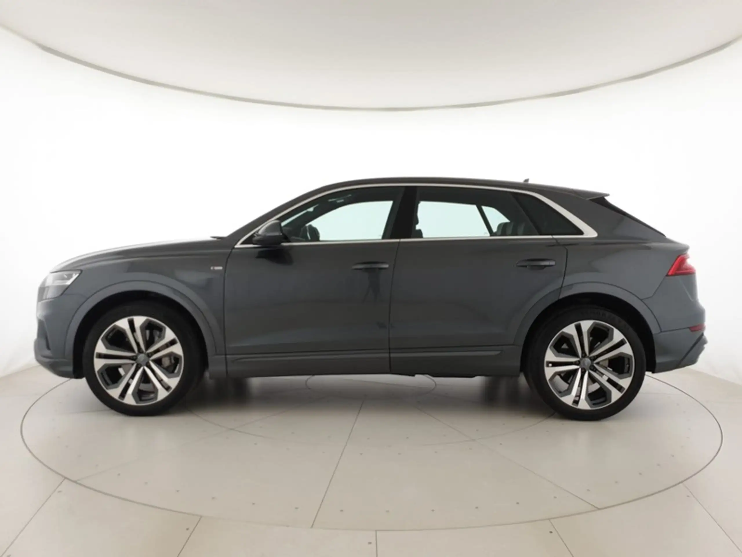 Audi - Q8