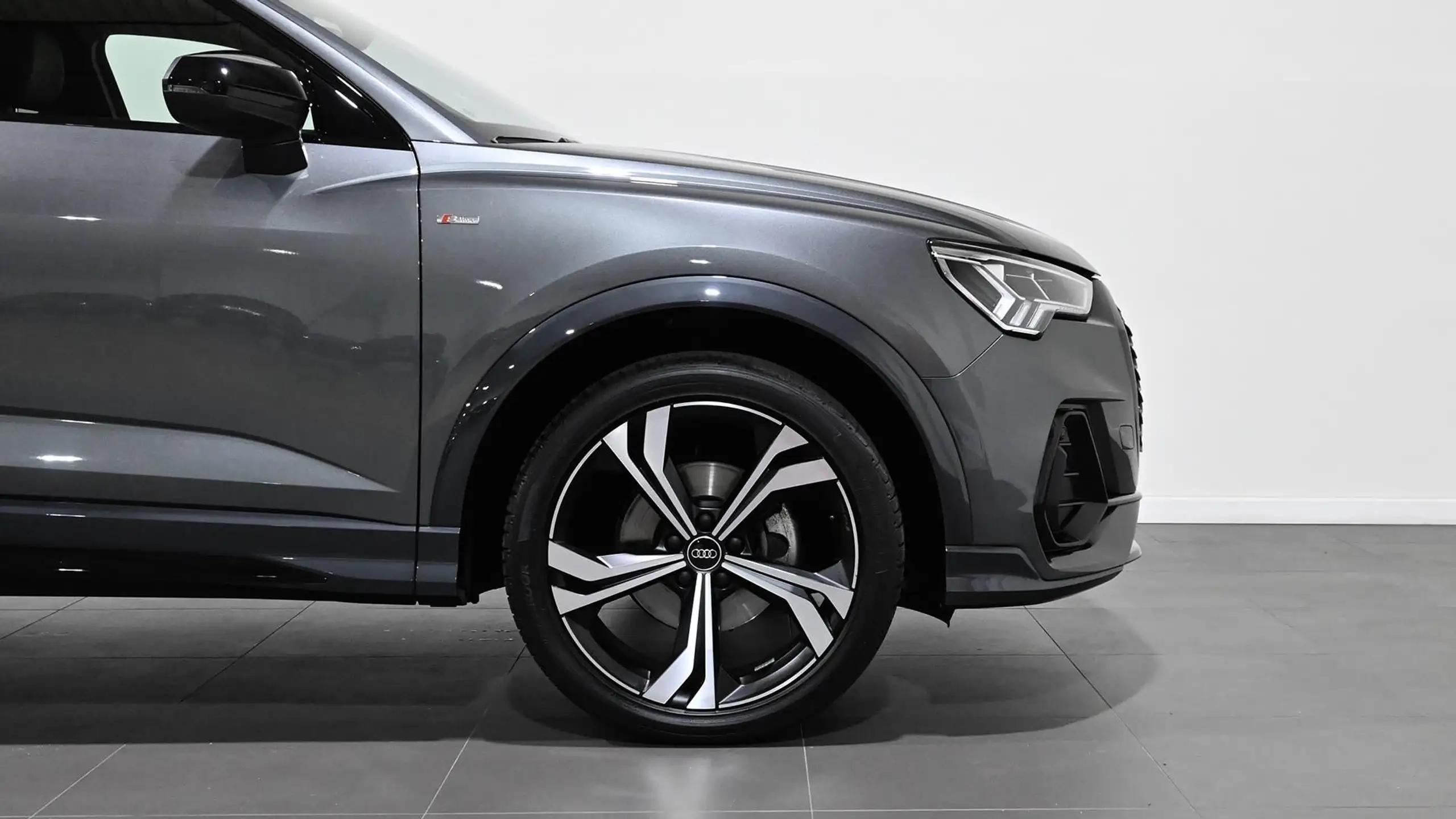 Audi - Q3