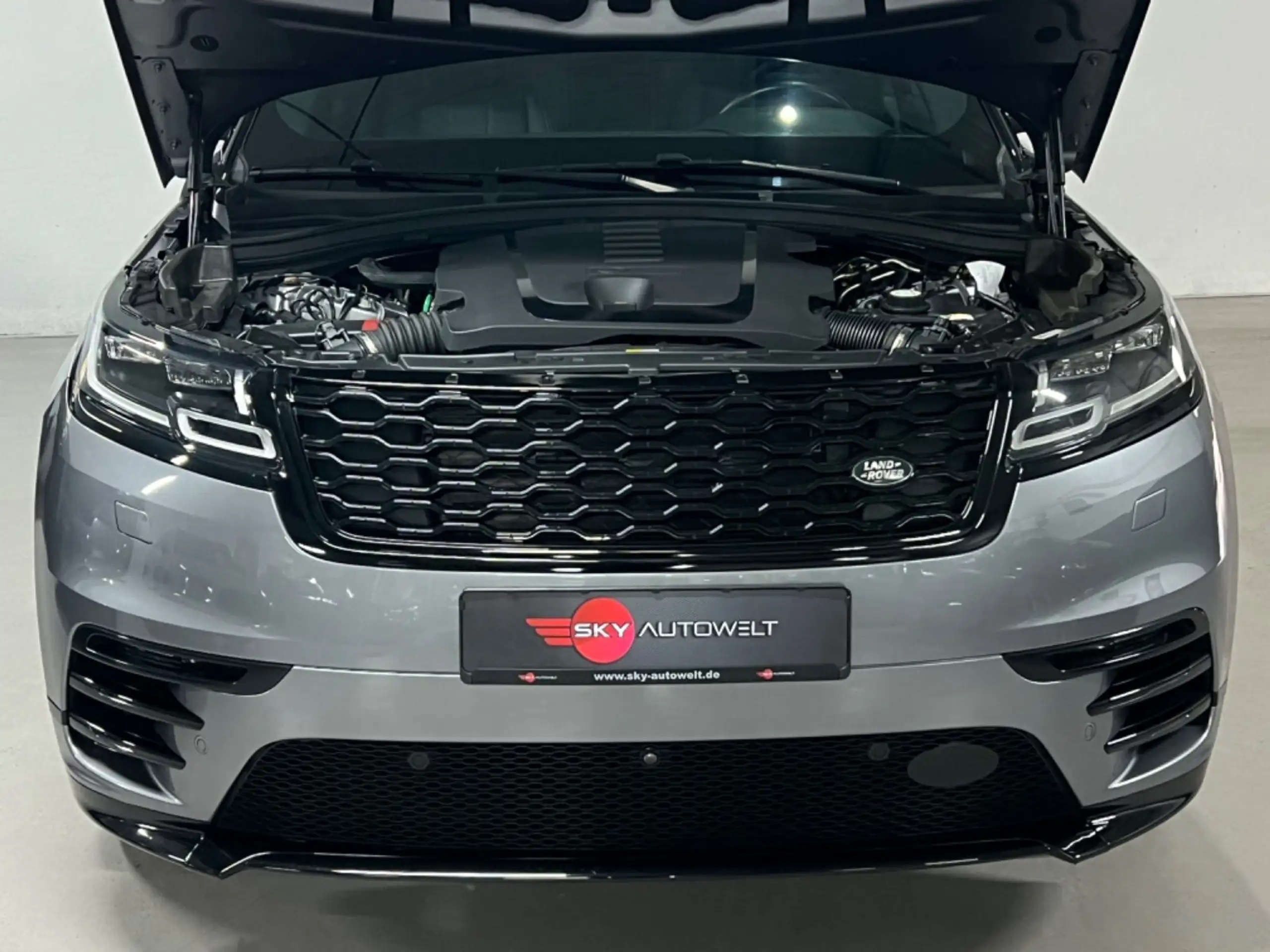 Land Rover - Range Rover Velar