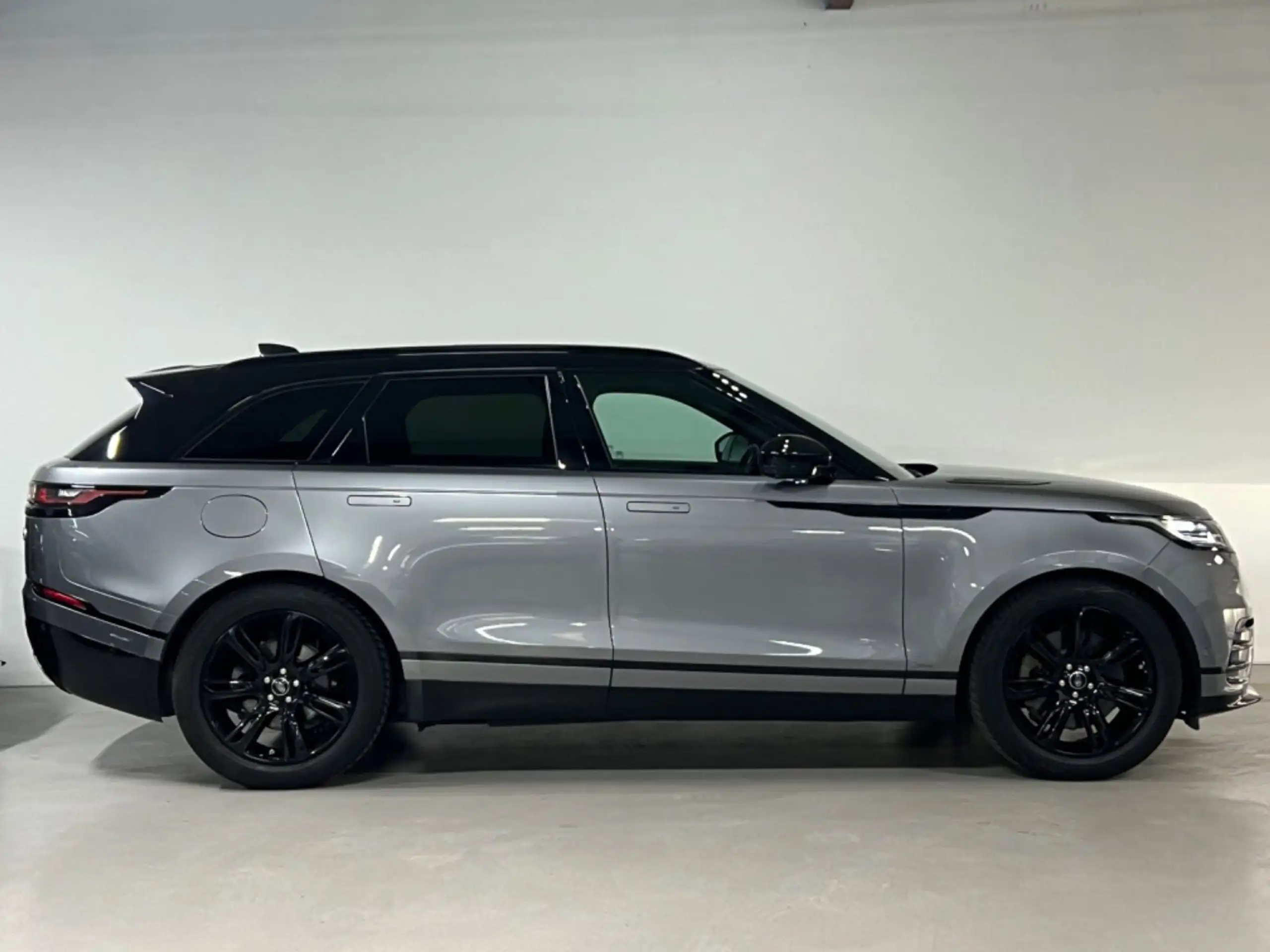 Land Rover - Range Rover Velar