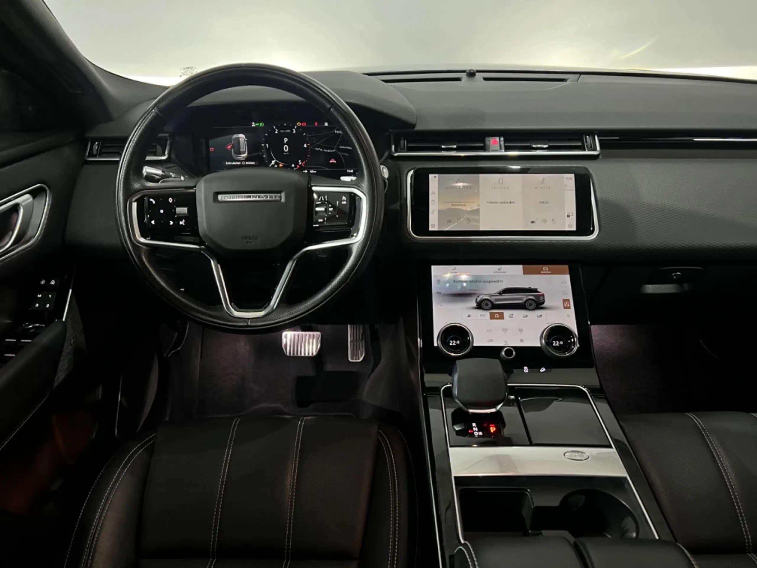 Land Rover - Range Rover Velar