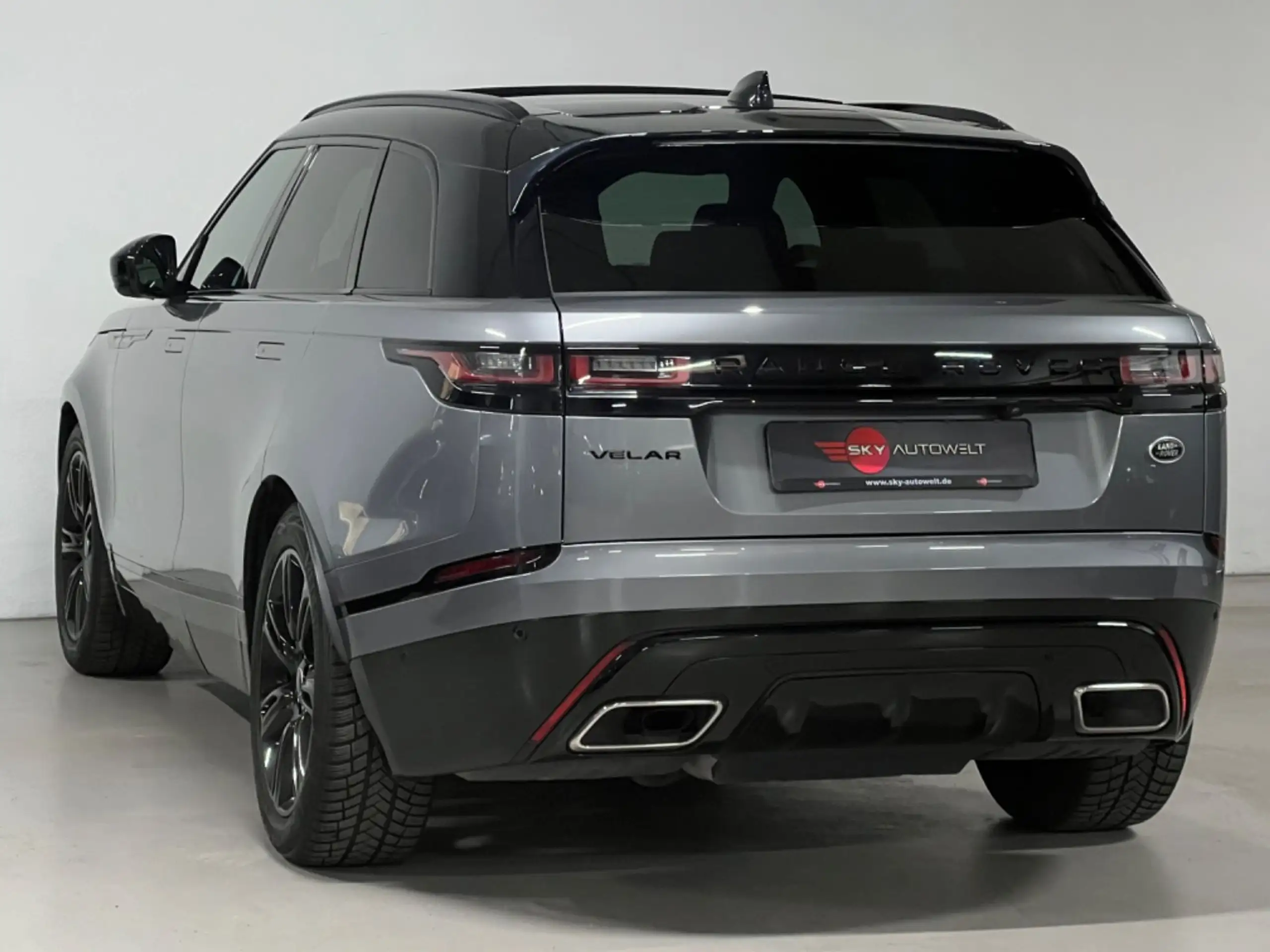 Land Rover - Range Rover Velar