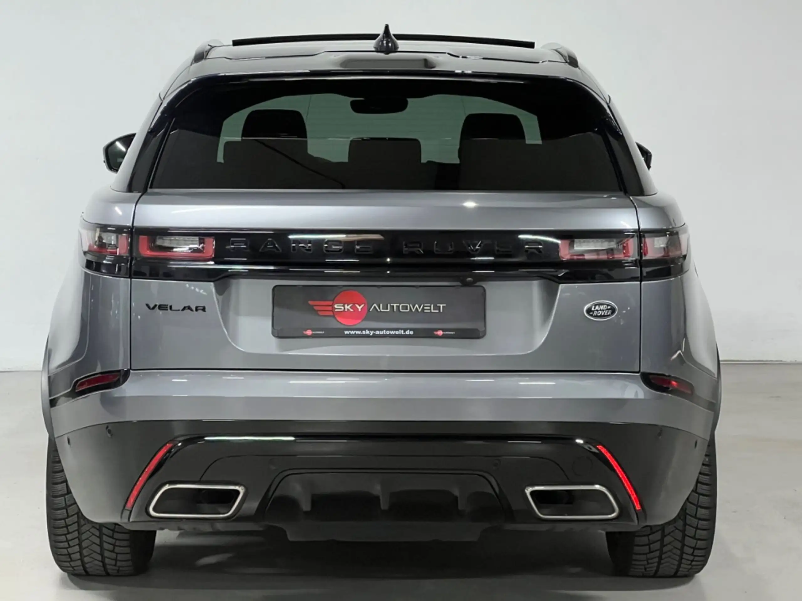 Land Rover - Range Rover Velar