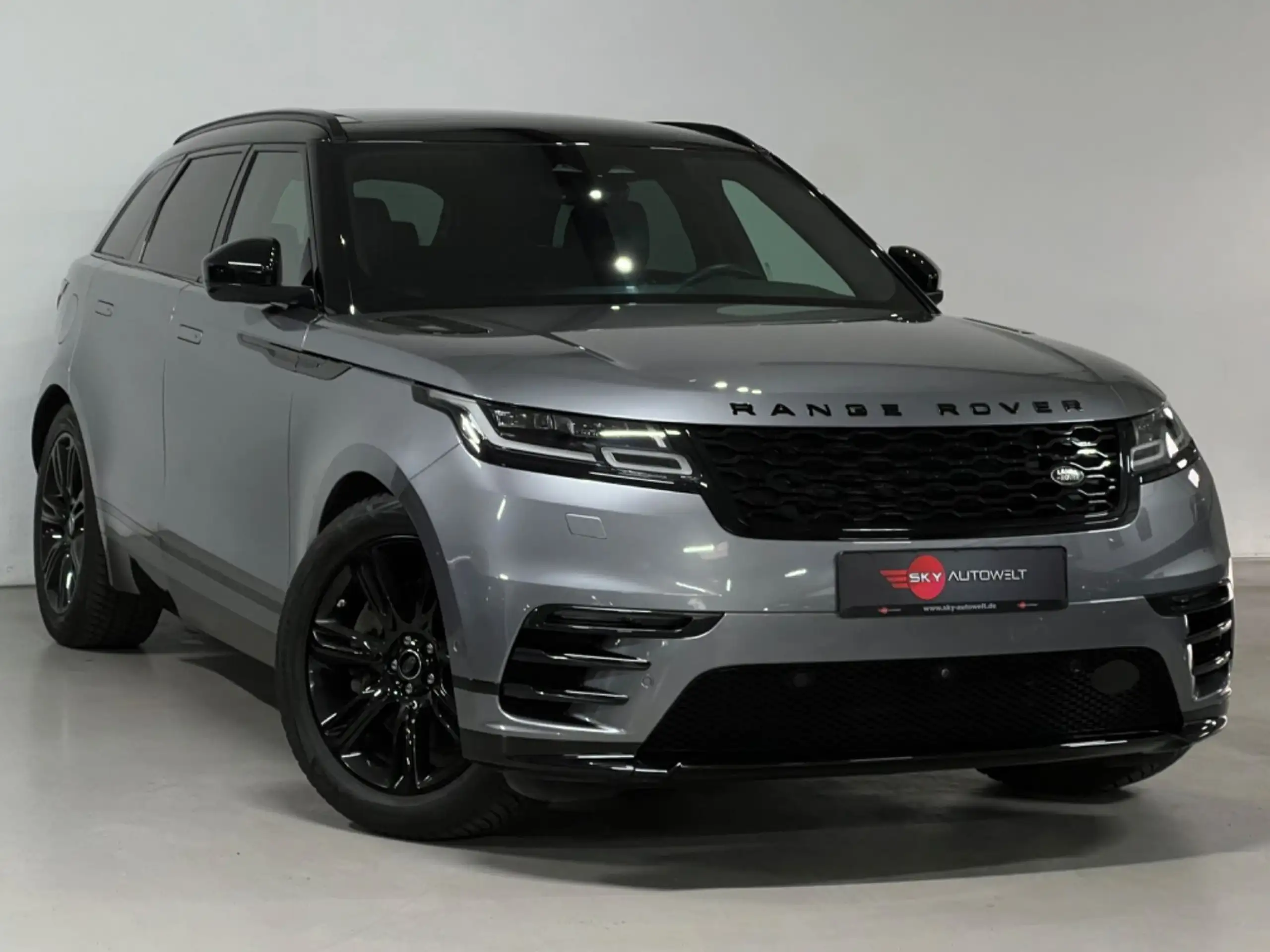 Land Rover - Range Rover Velar