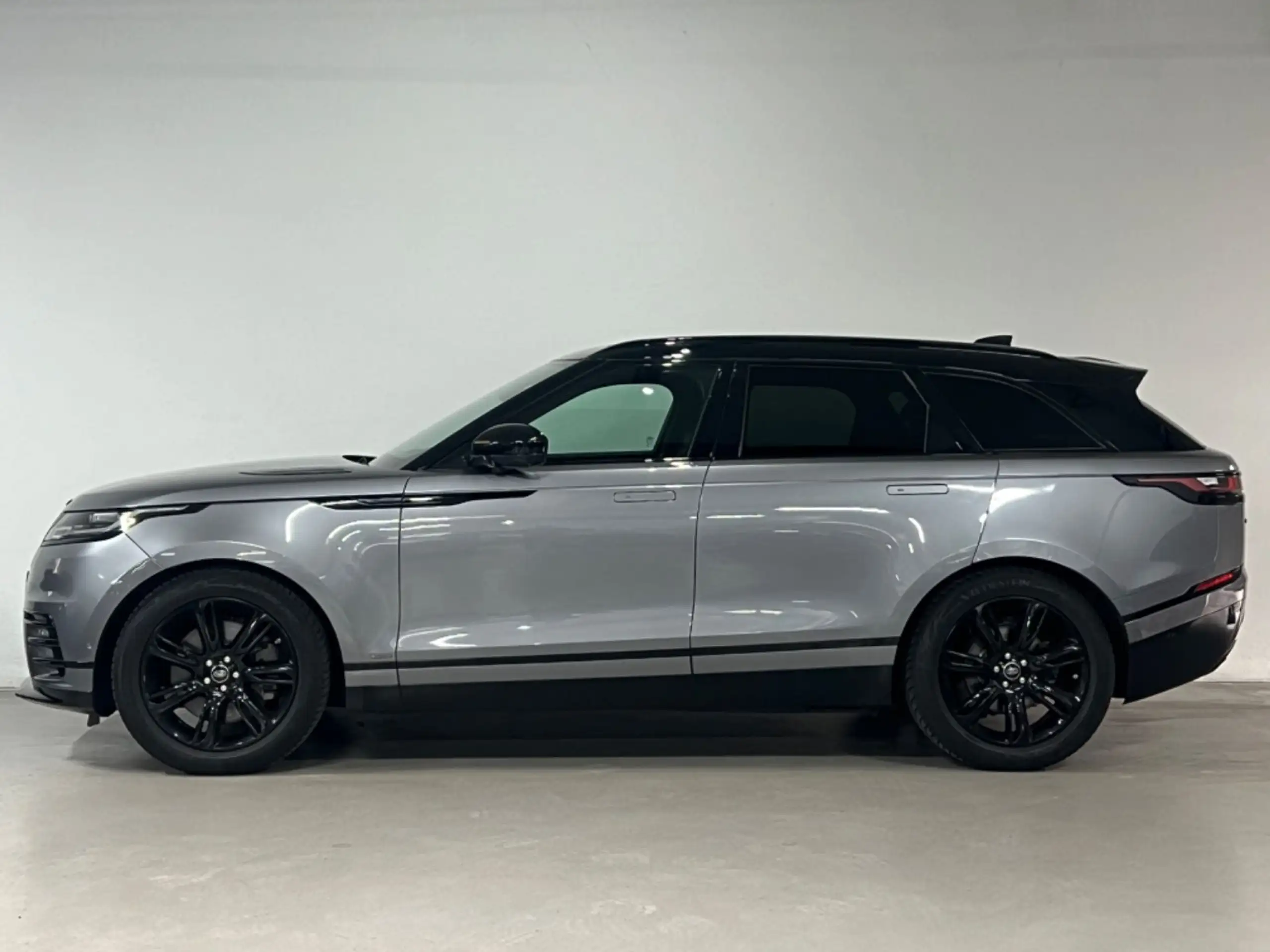 Land Rover - Range Rover Velar