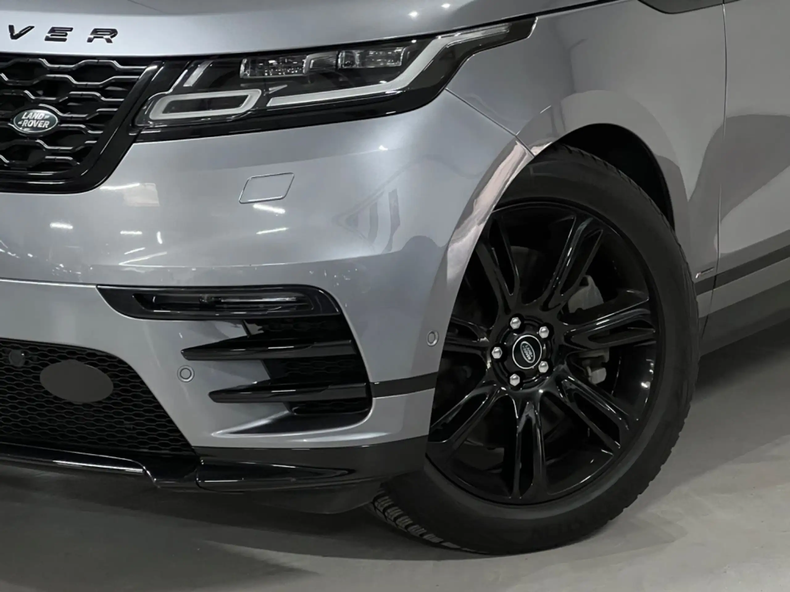 Land Rover - Range Rover Velar