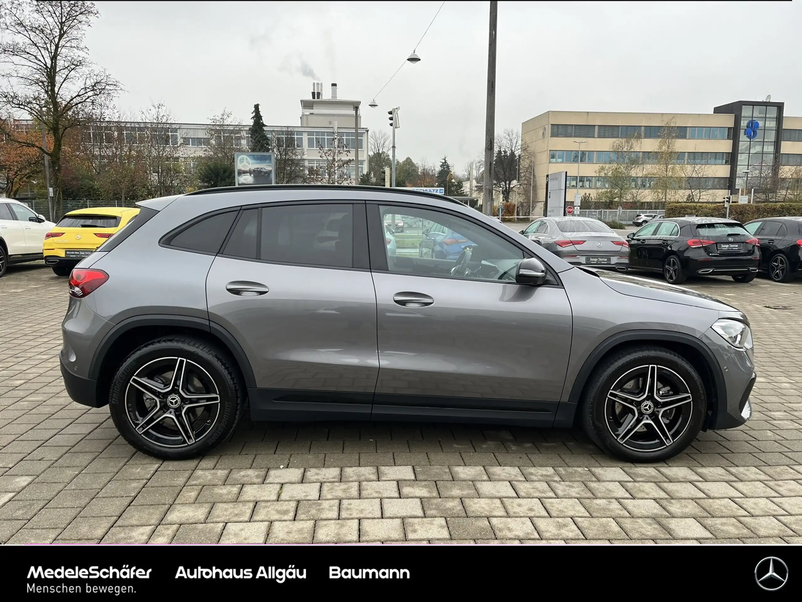 Mercedes-Benz - GLA 220