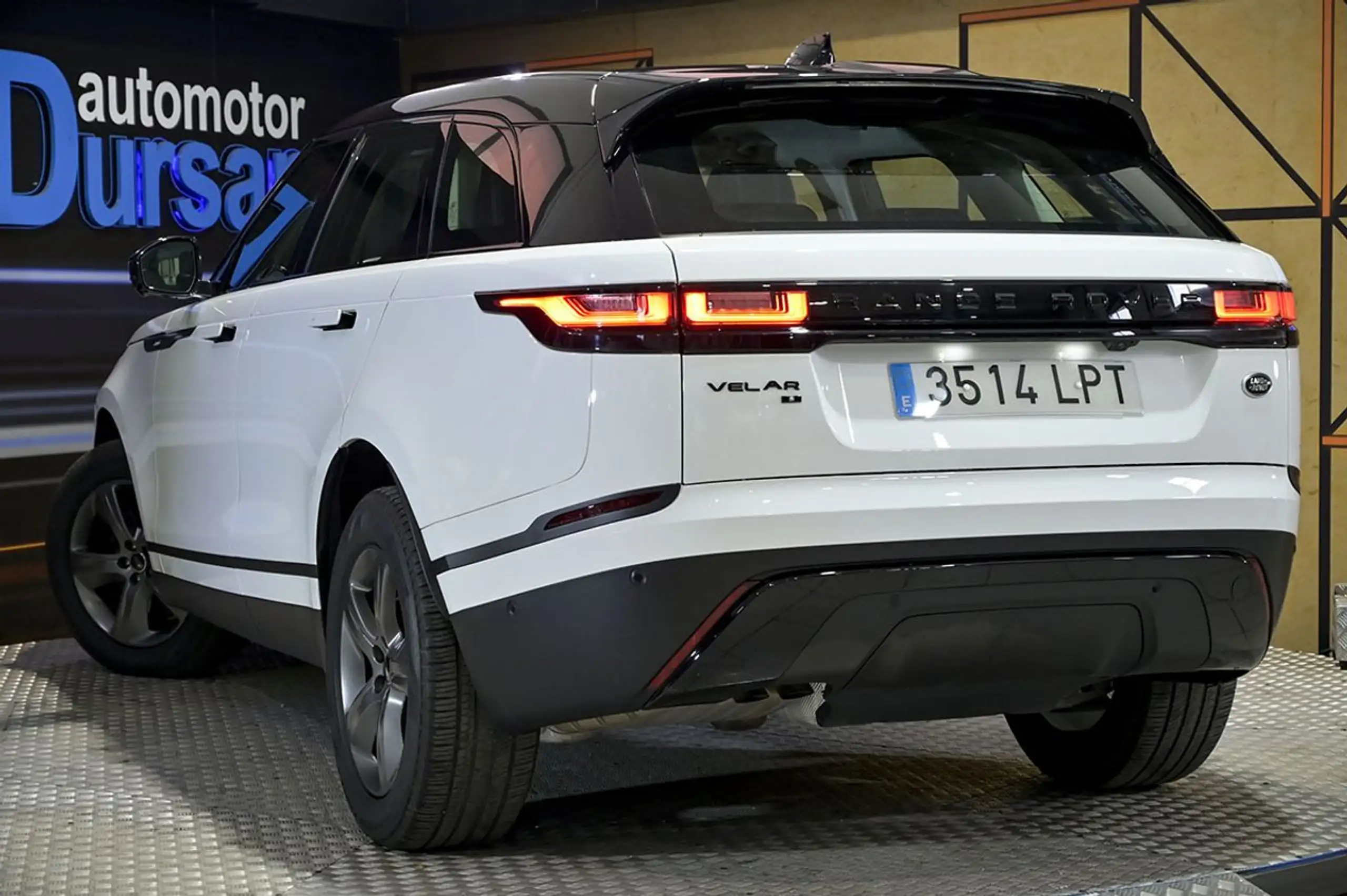 Land Rover - Range Rover Velar