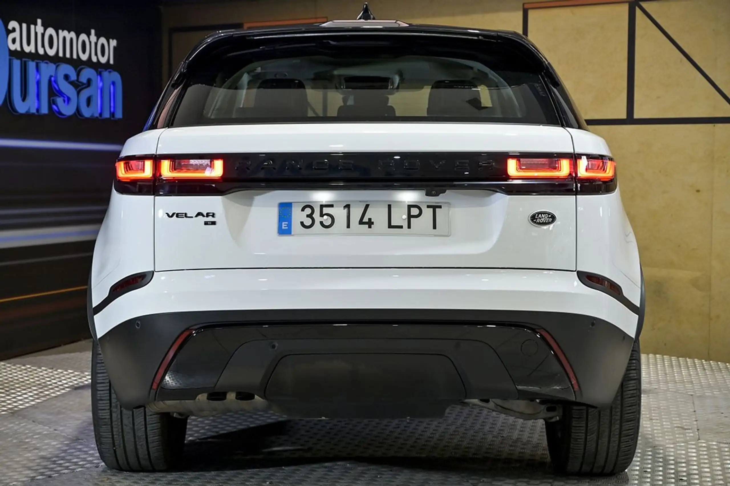 Land Rover - Range Rover Velar