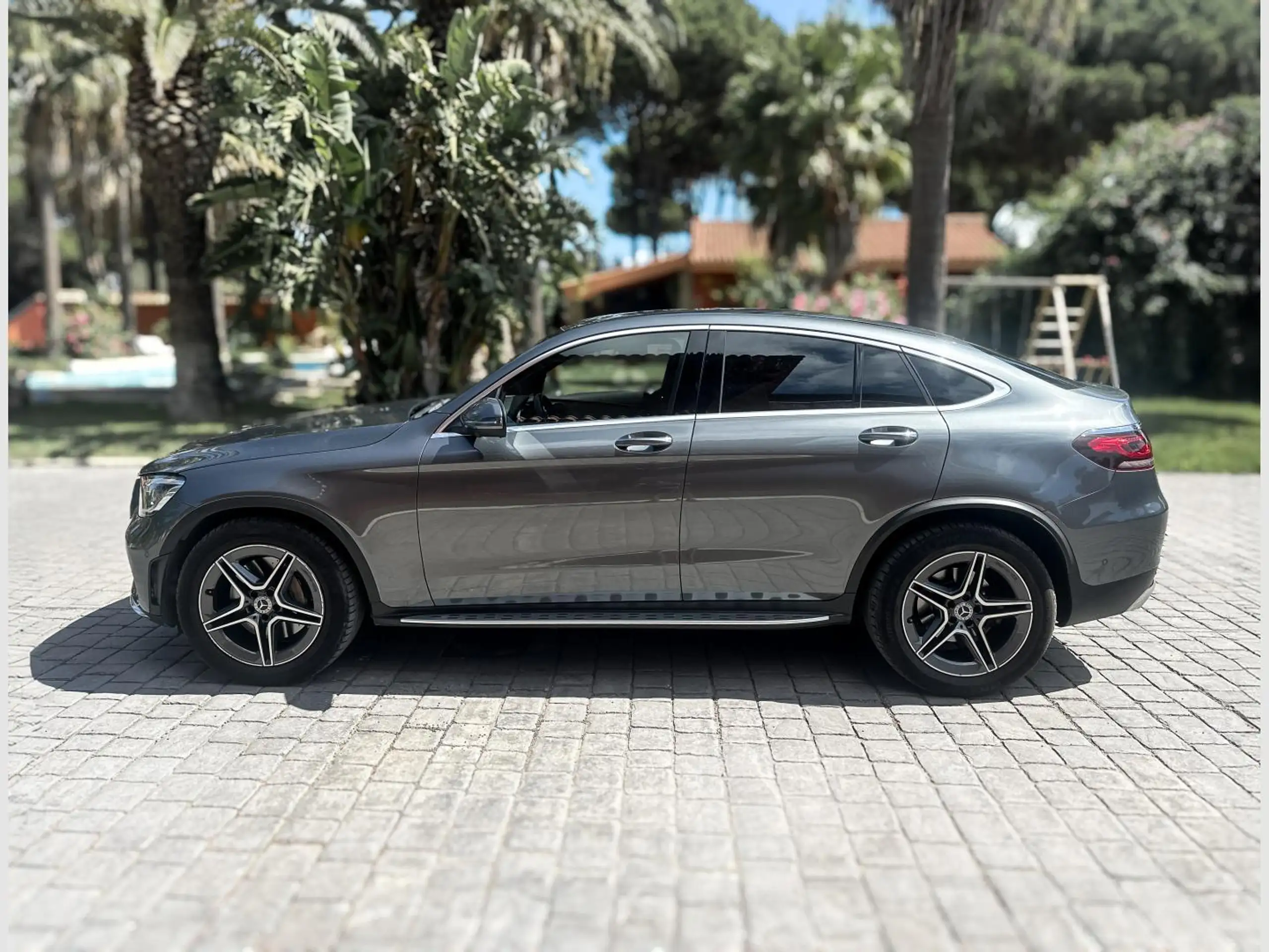 Mercedes-Benz - GLC 300