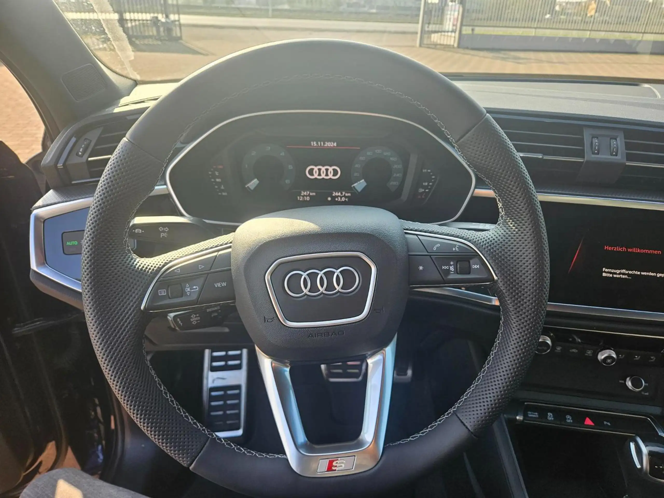 Audi - Q3