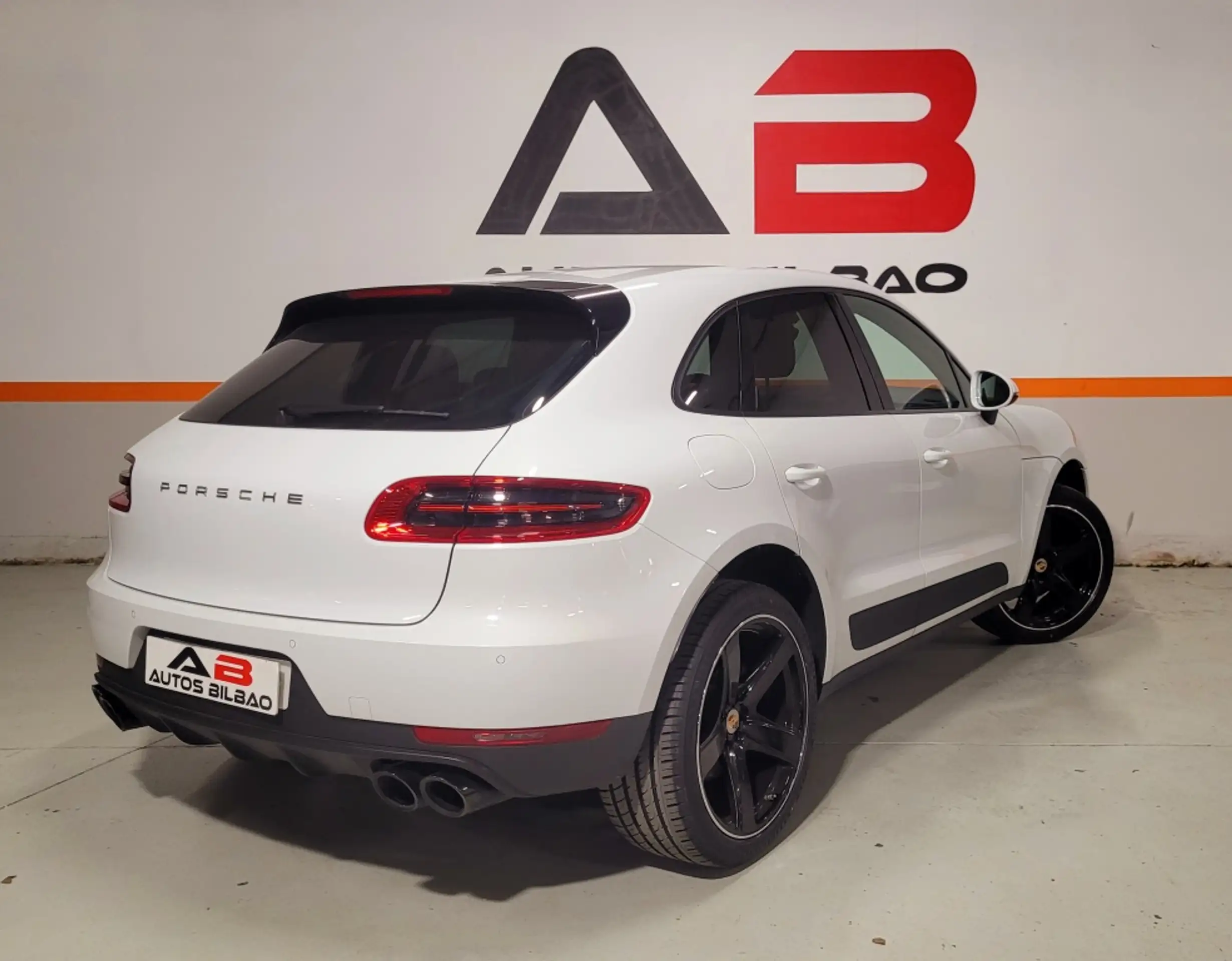 Porsche - Macan