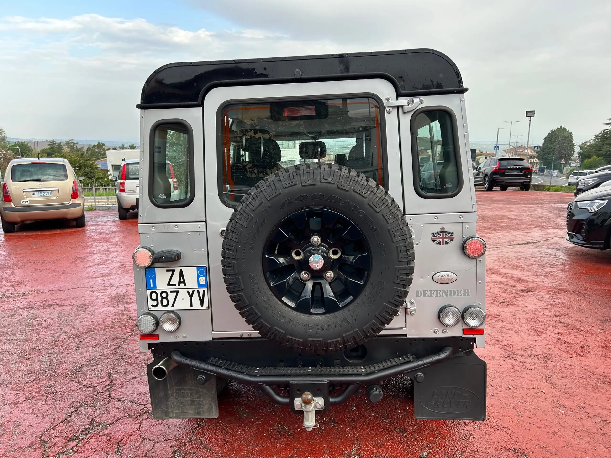 Land Rover - Defender