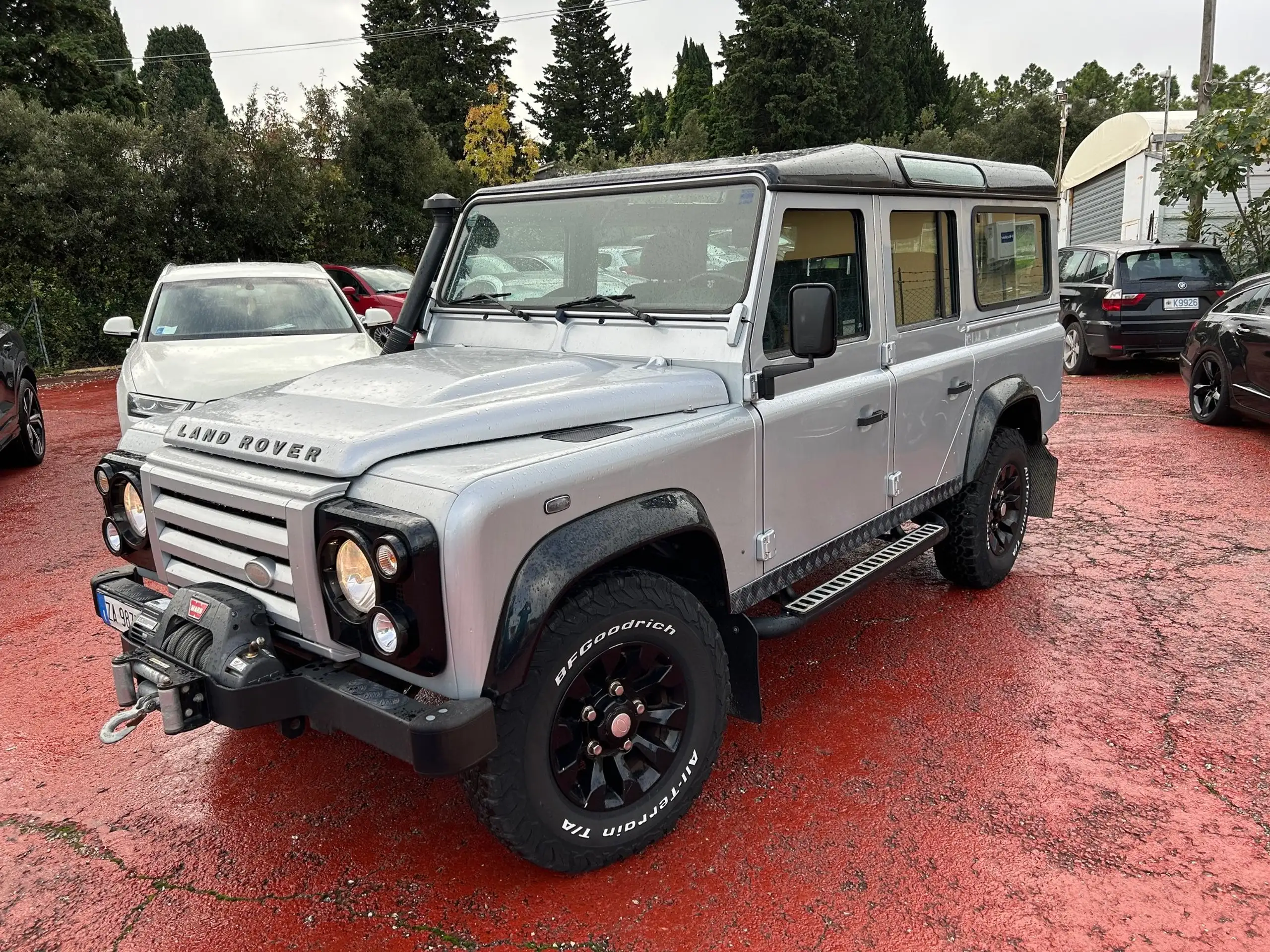 Land Rover - Defender