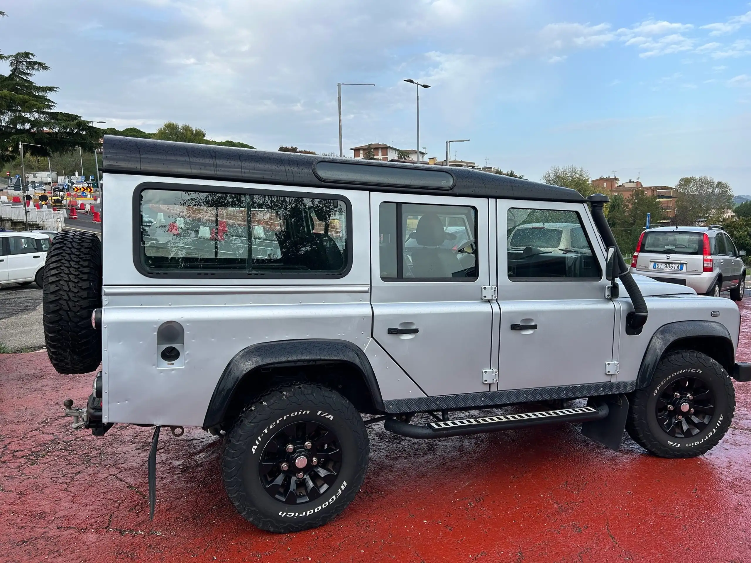 Land Rover - Defender