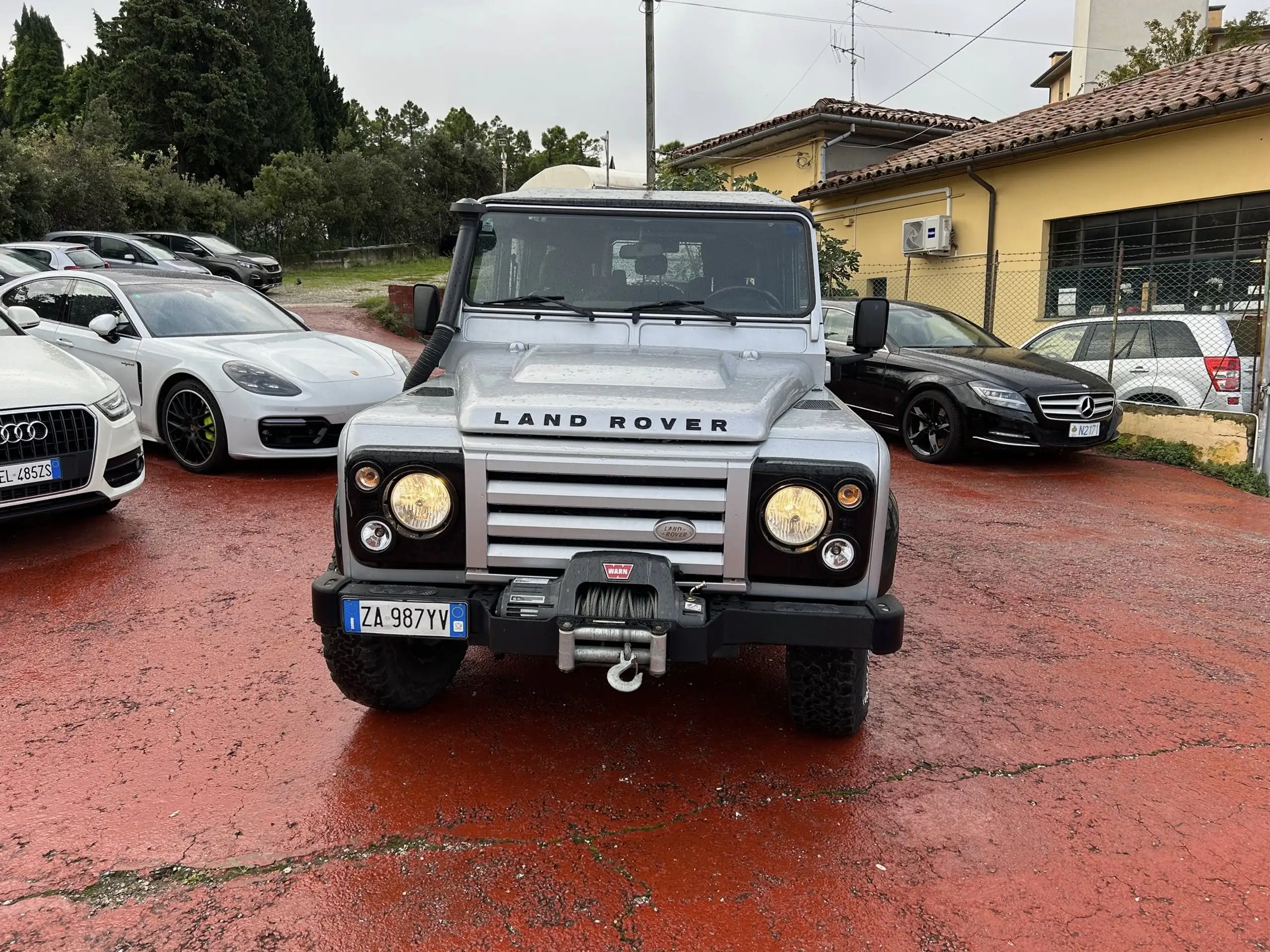 Land Rover - Defender