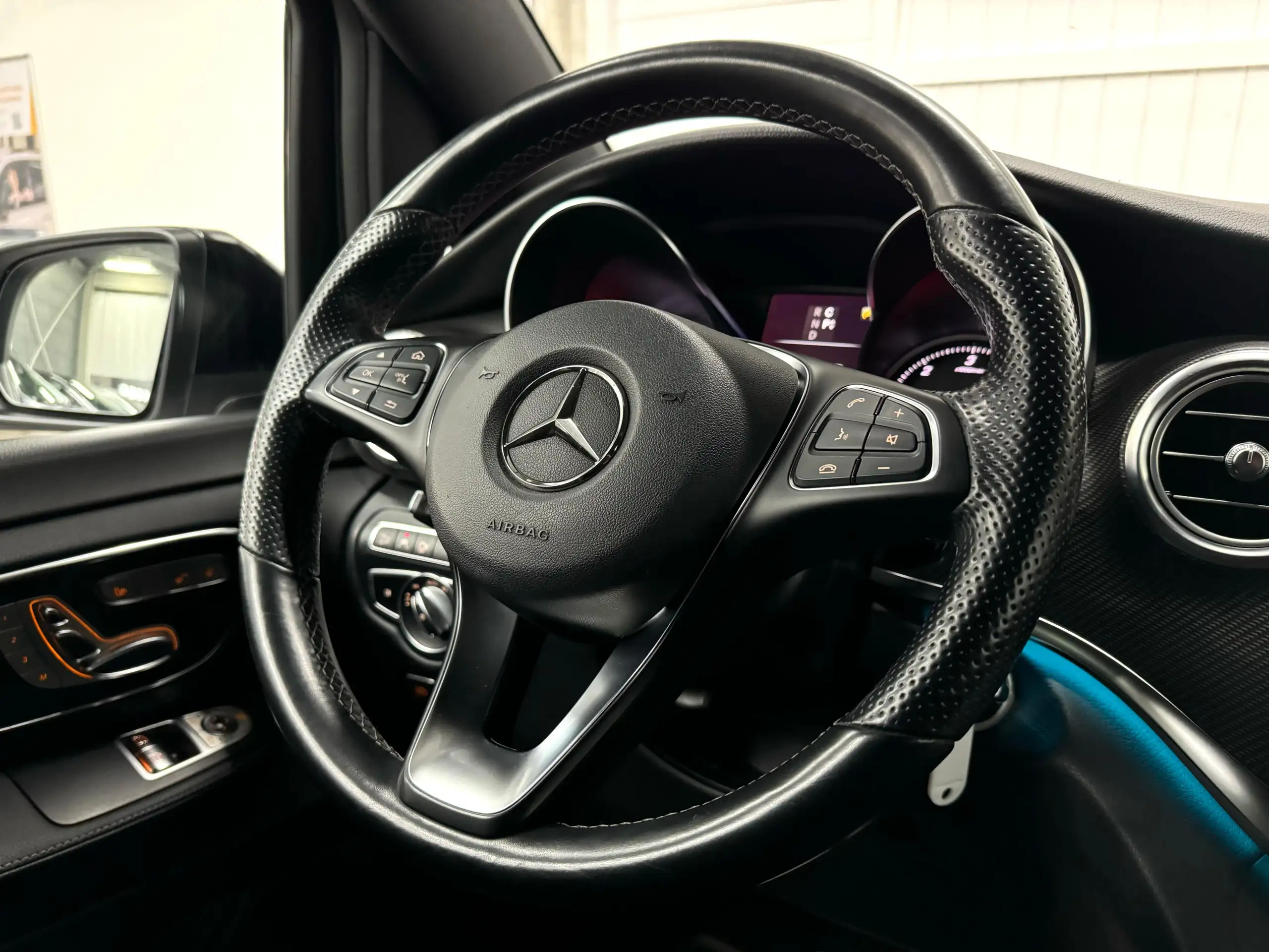 Mercedes-Benz - V 250