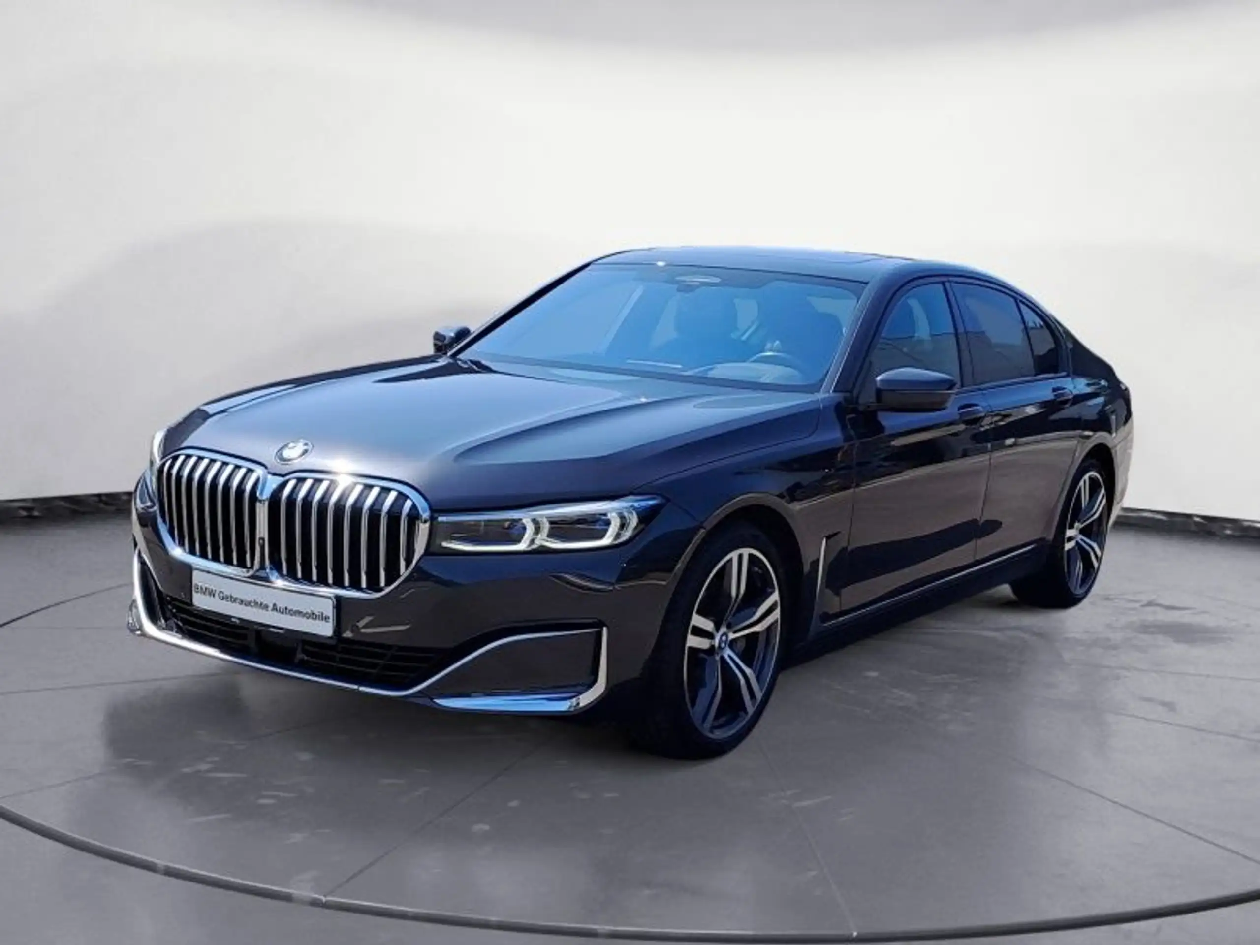 BMW - 730