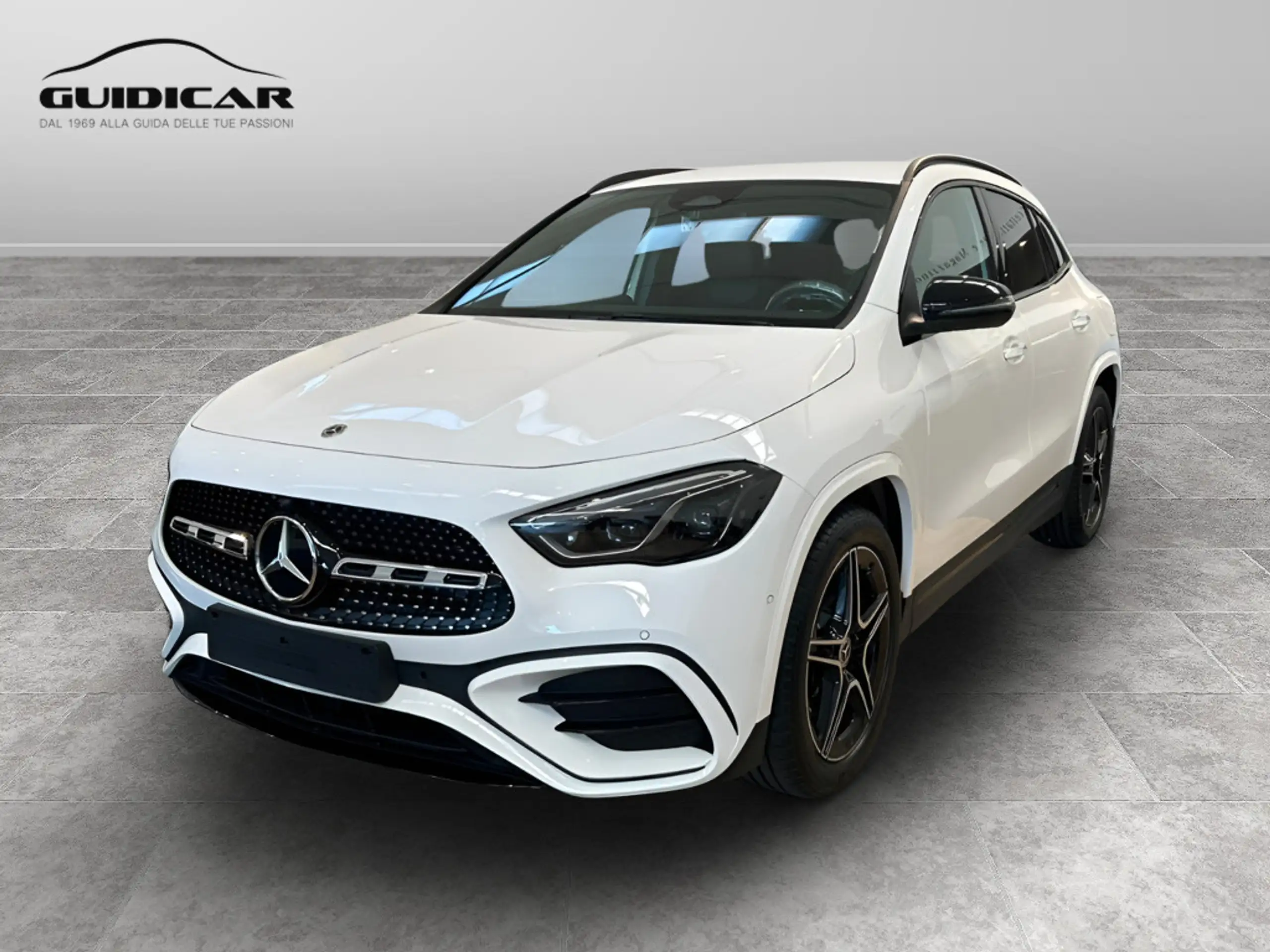 Mercedes-Benz - GLA 200