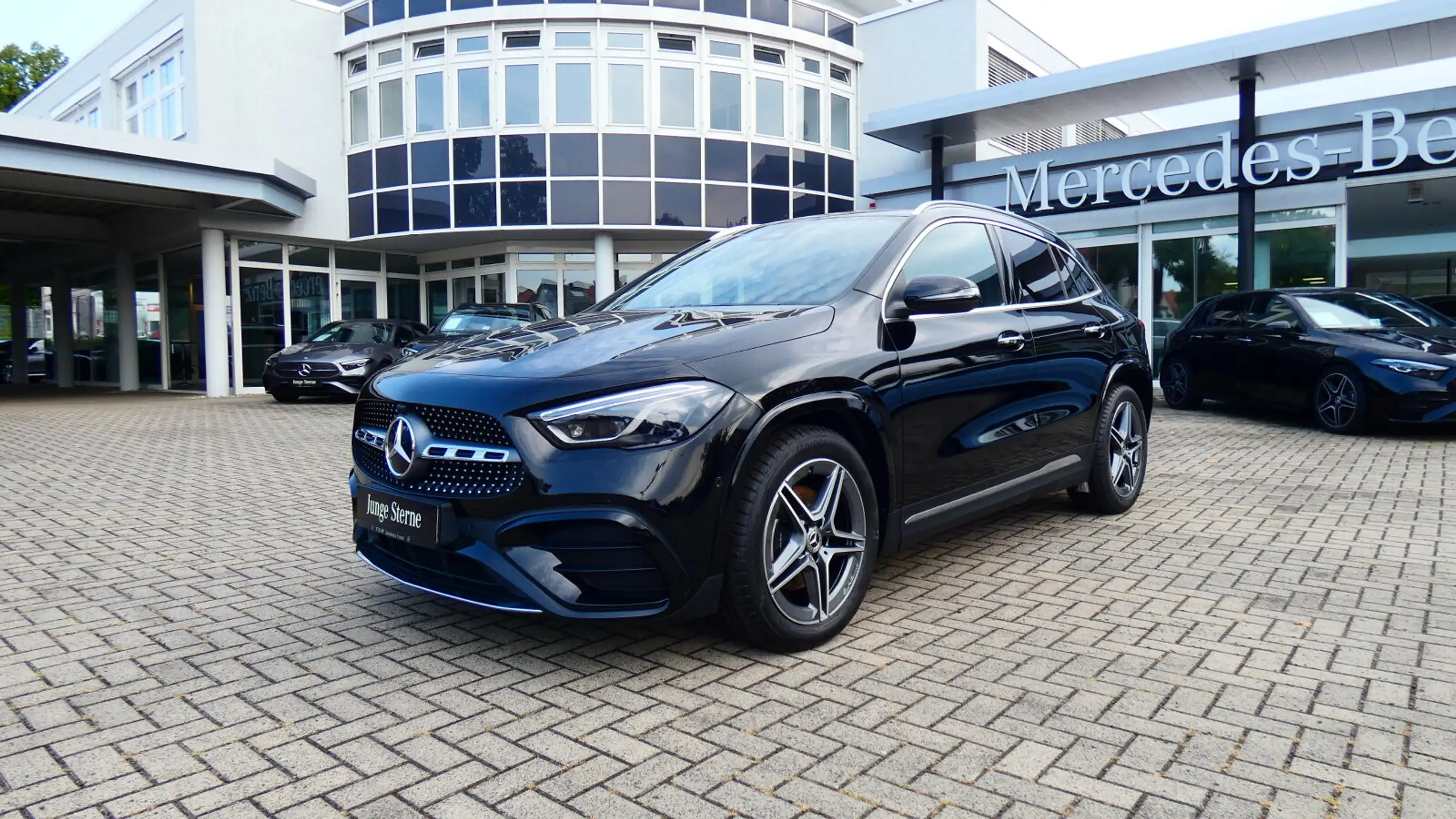 Mercedes-Benz - GLA 200