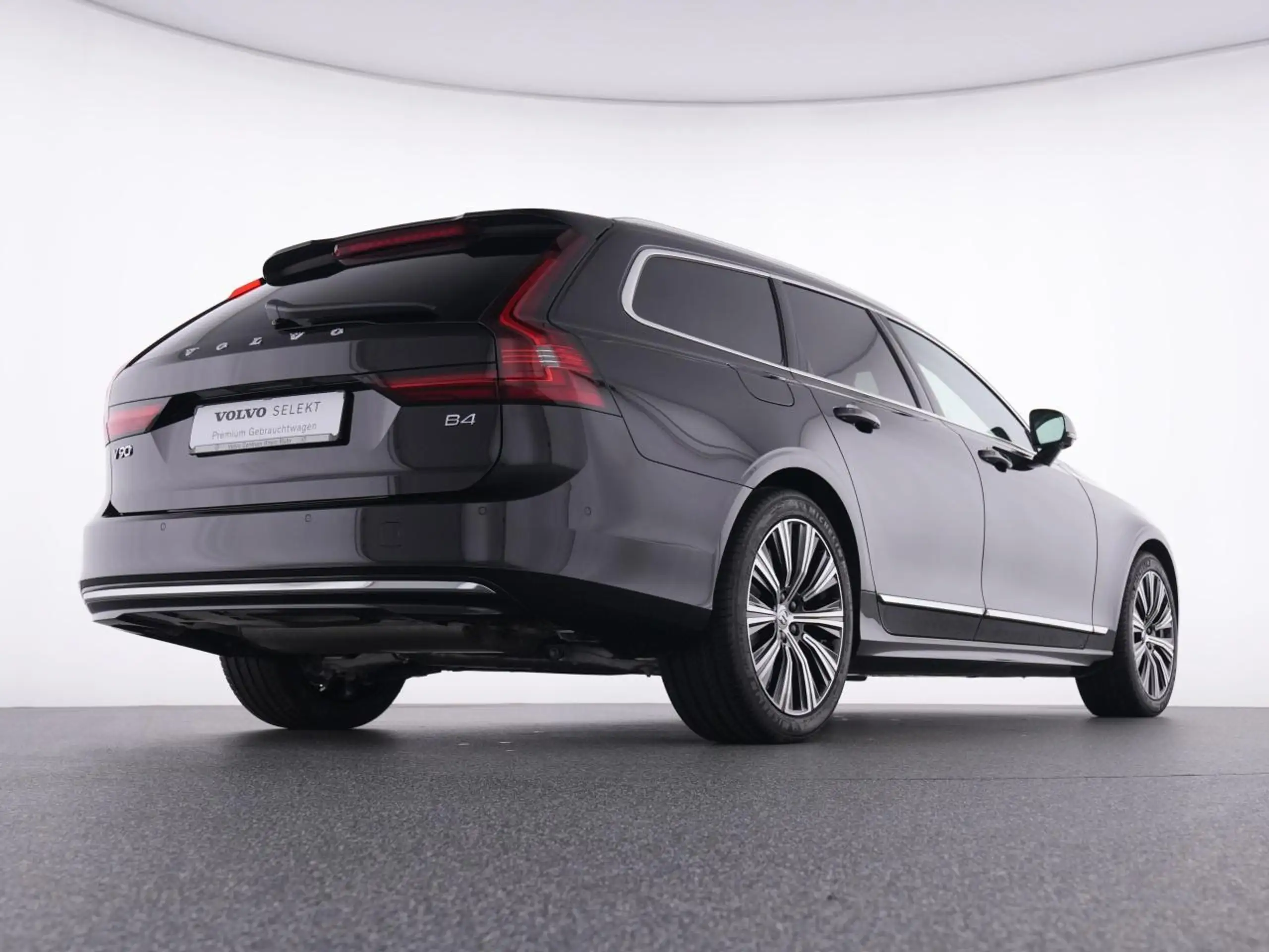 Volvo - V90