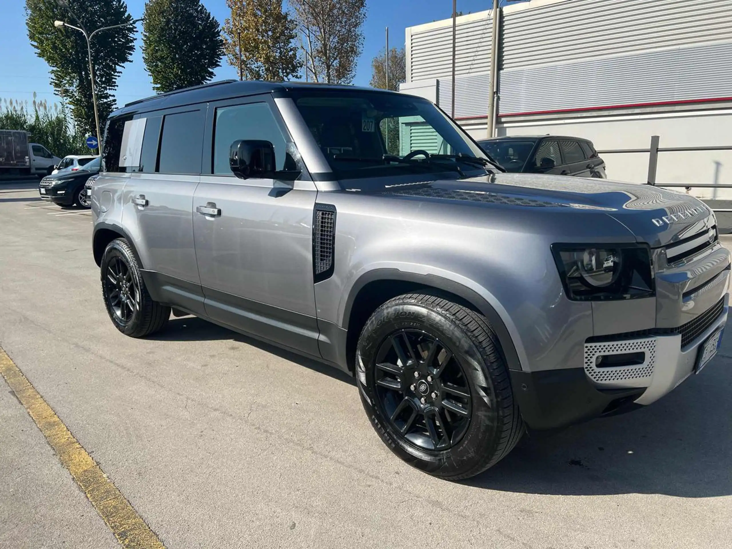 Land Rover Defender 2021