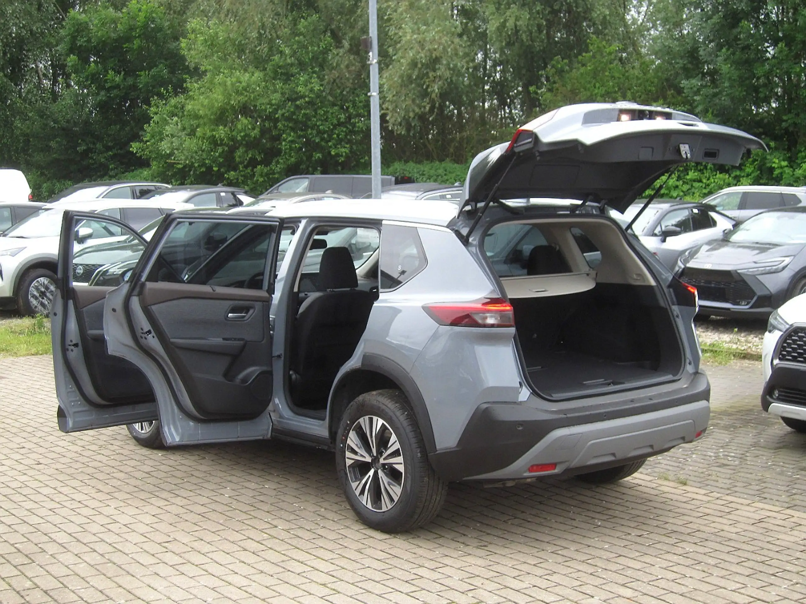 Nissan - X-Trail