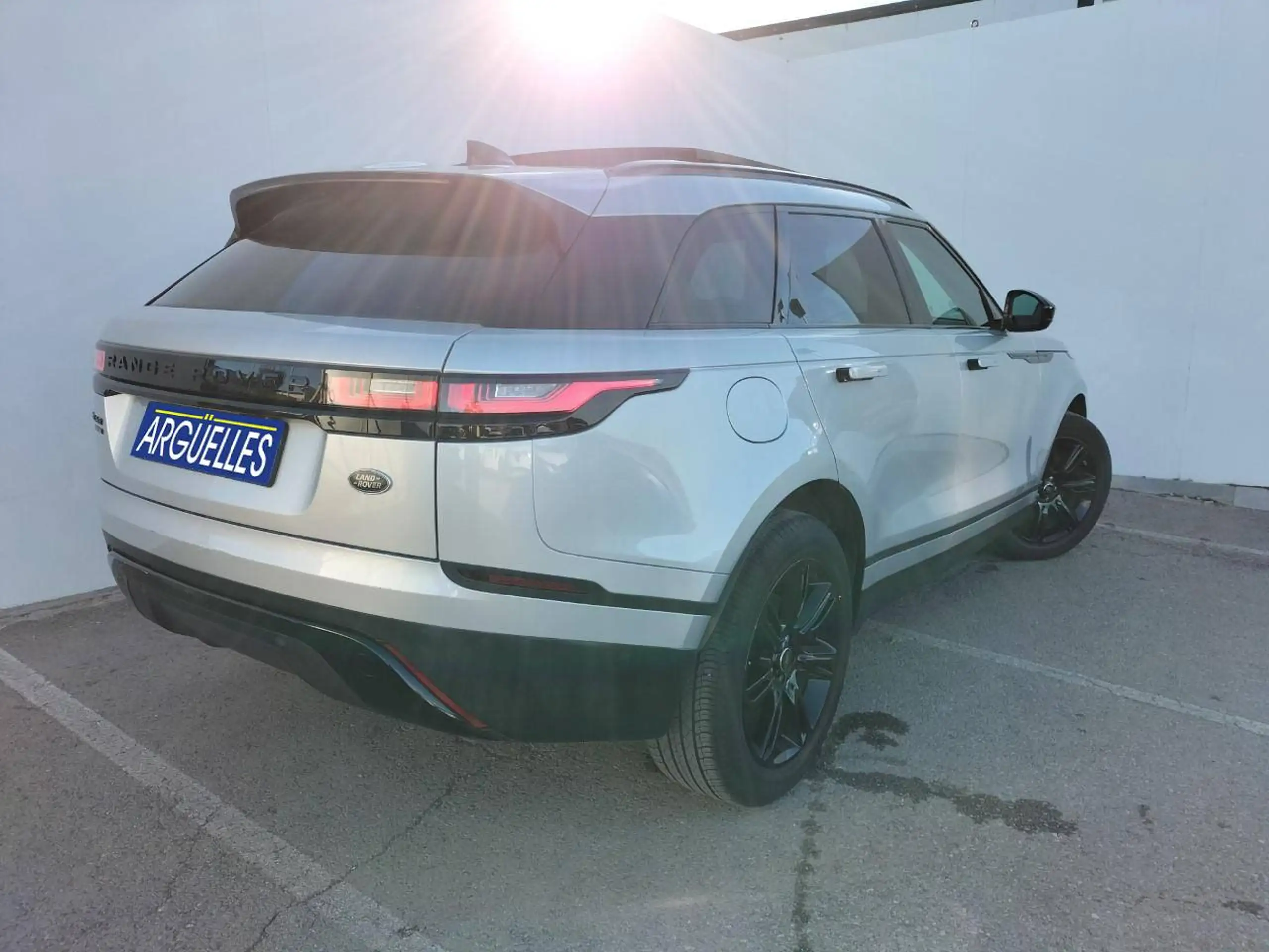 Land Rover - Range Rover Velar