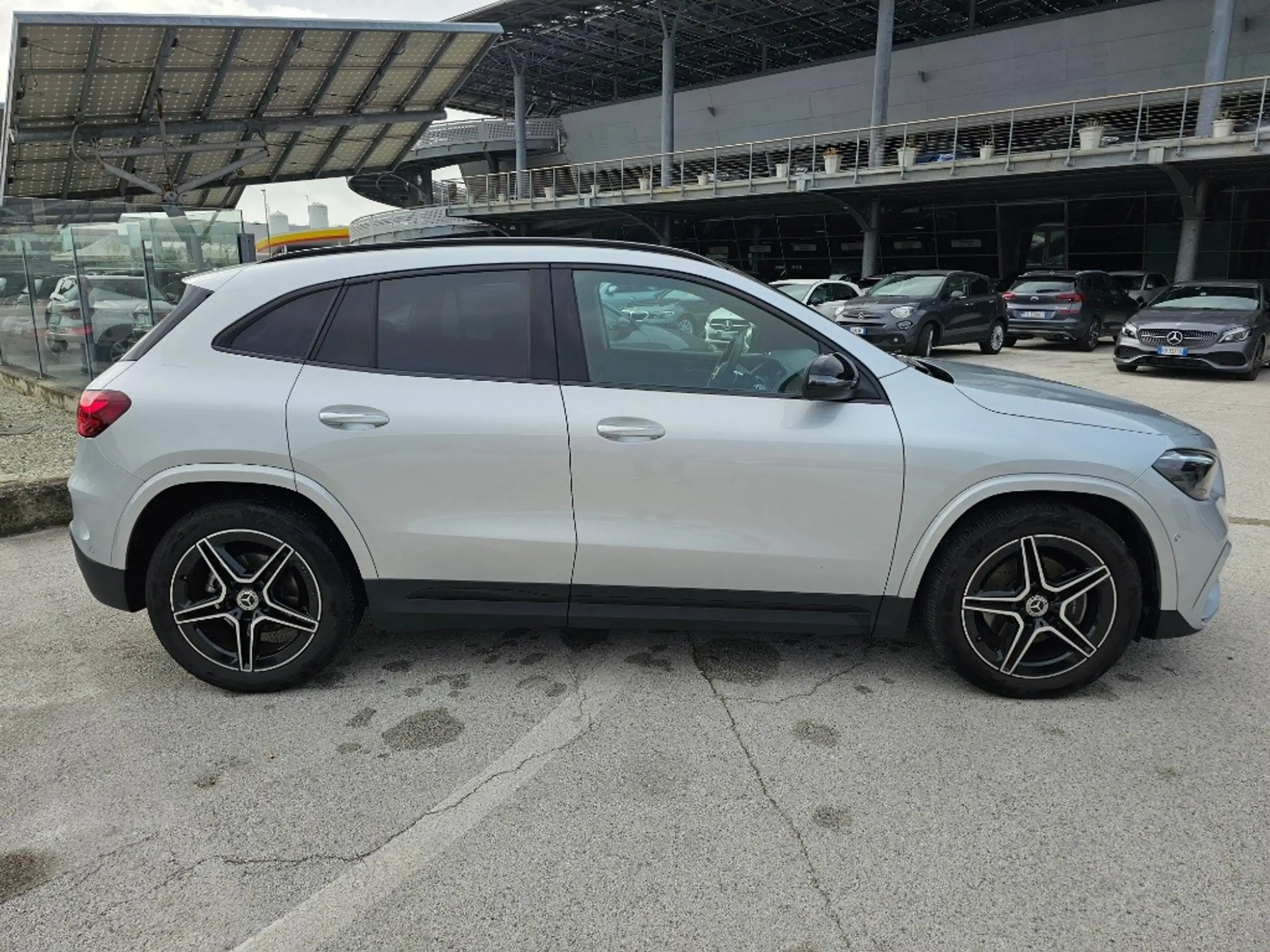 Mercedes-Benz - GLA 200