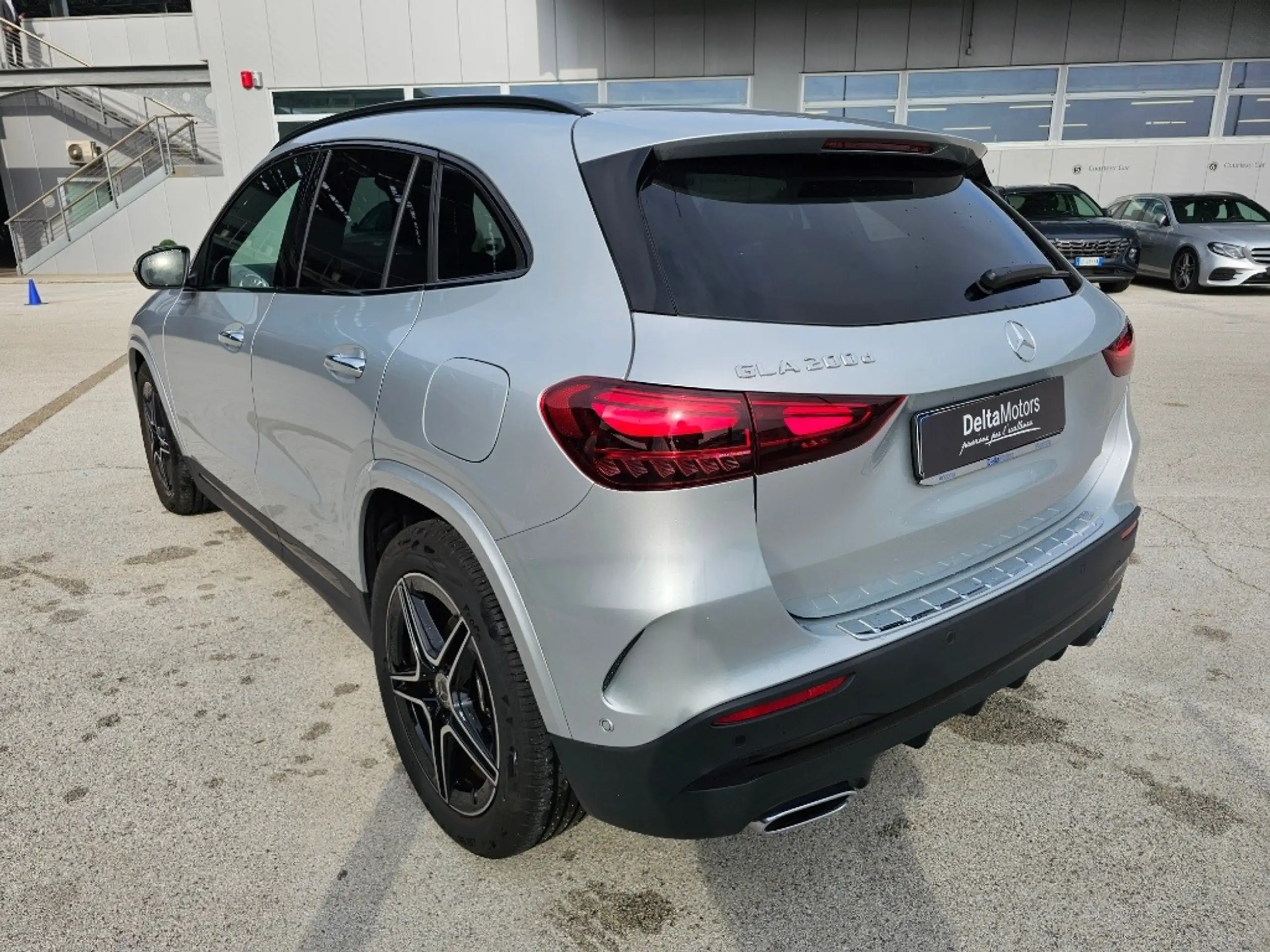 Mercedes-Benz - GLA 200