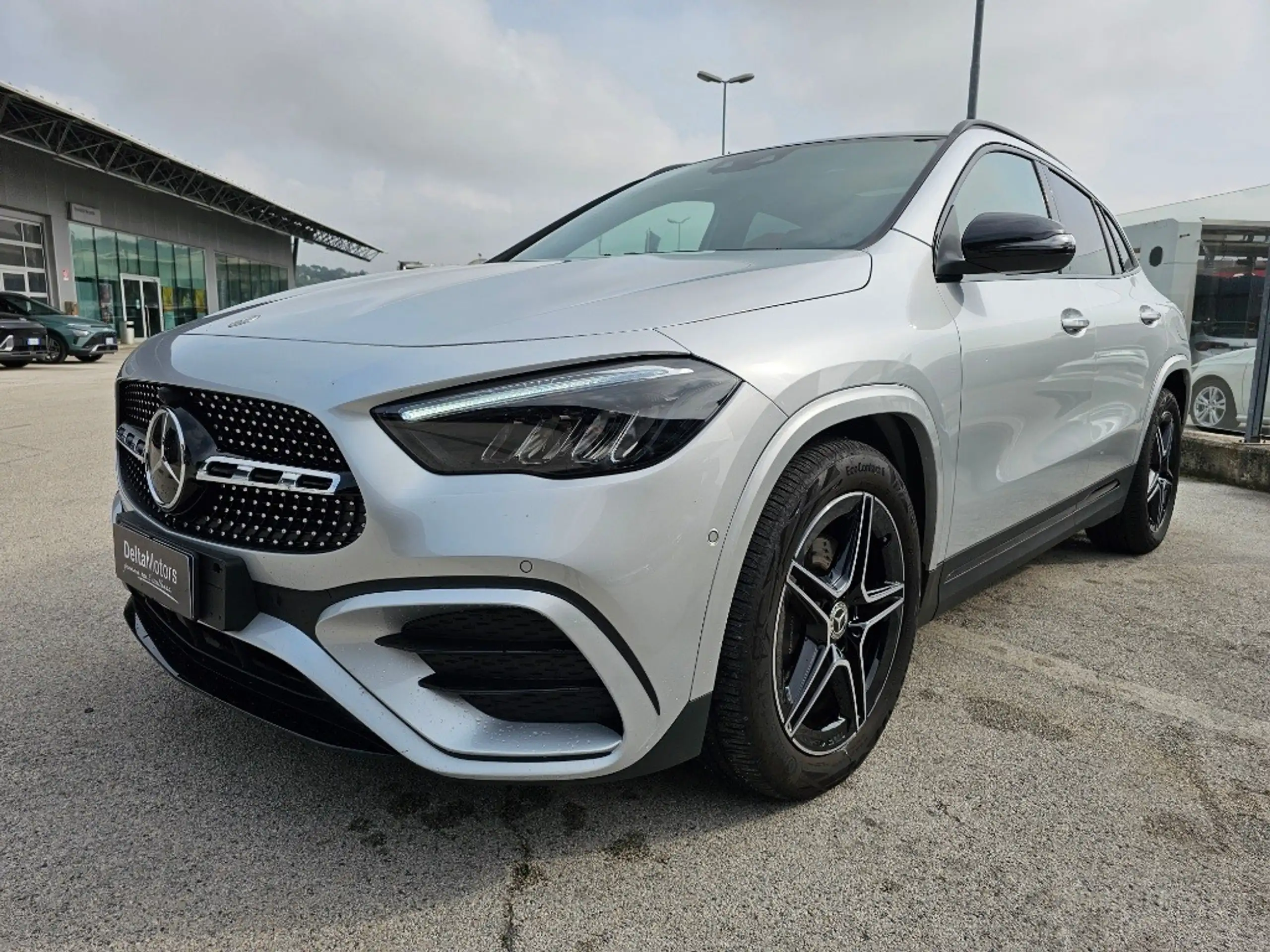 Mercedes-Benz - GLA 200