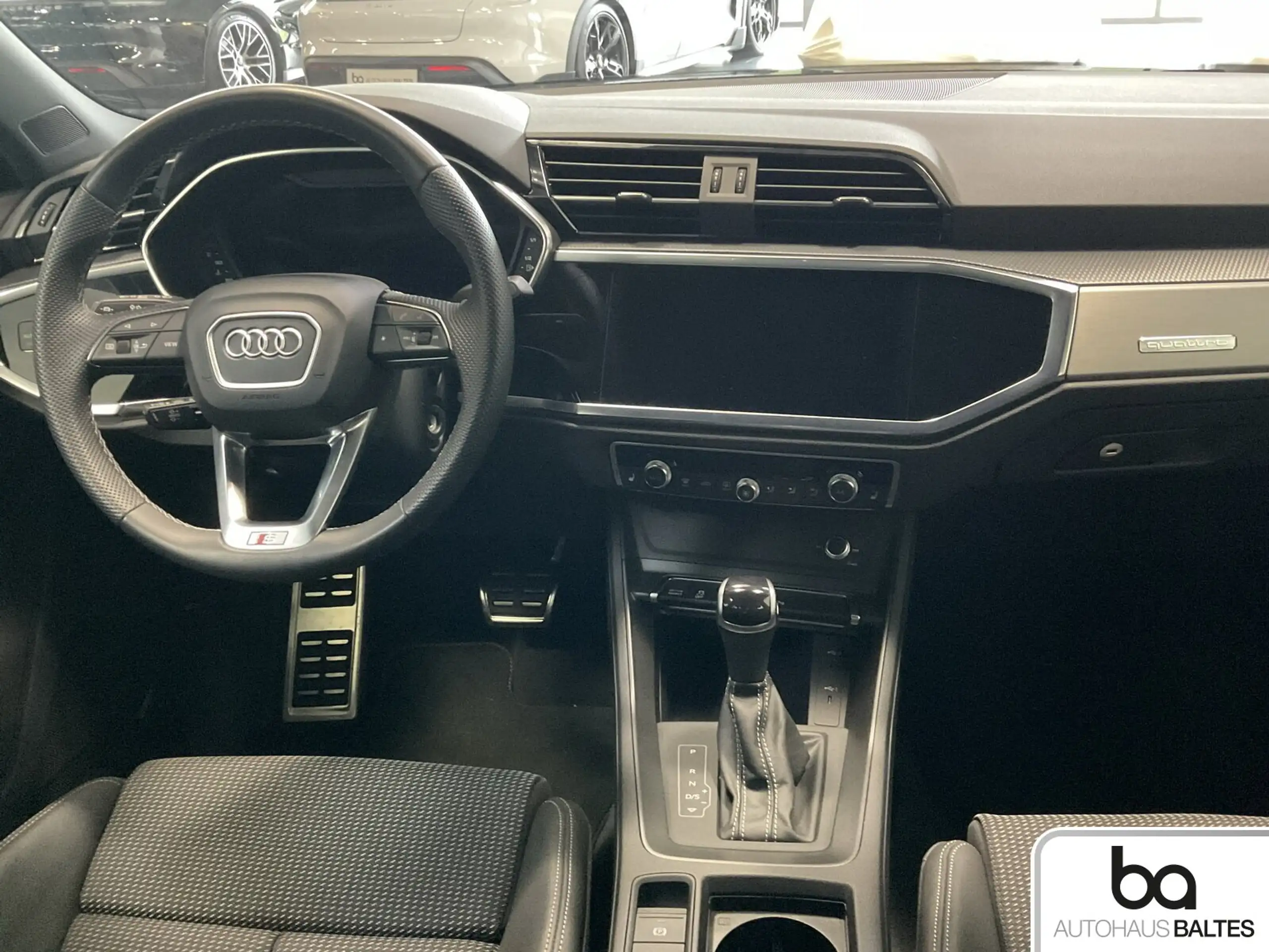 Audi - Q3