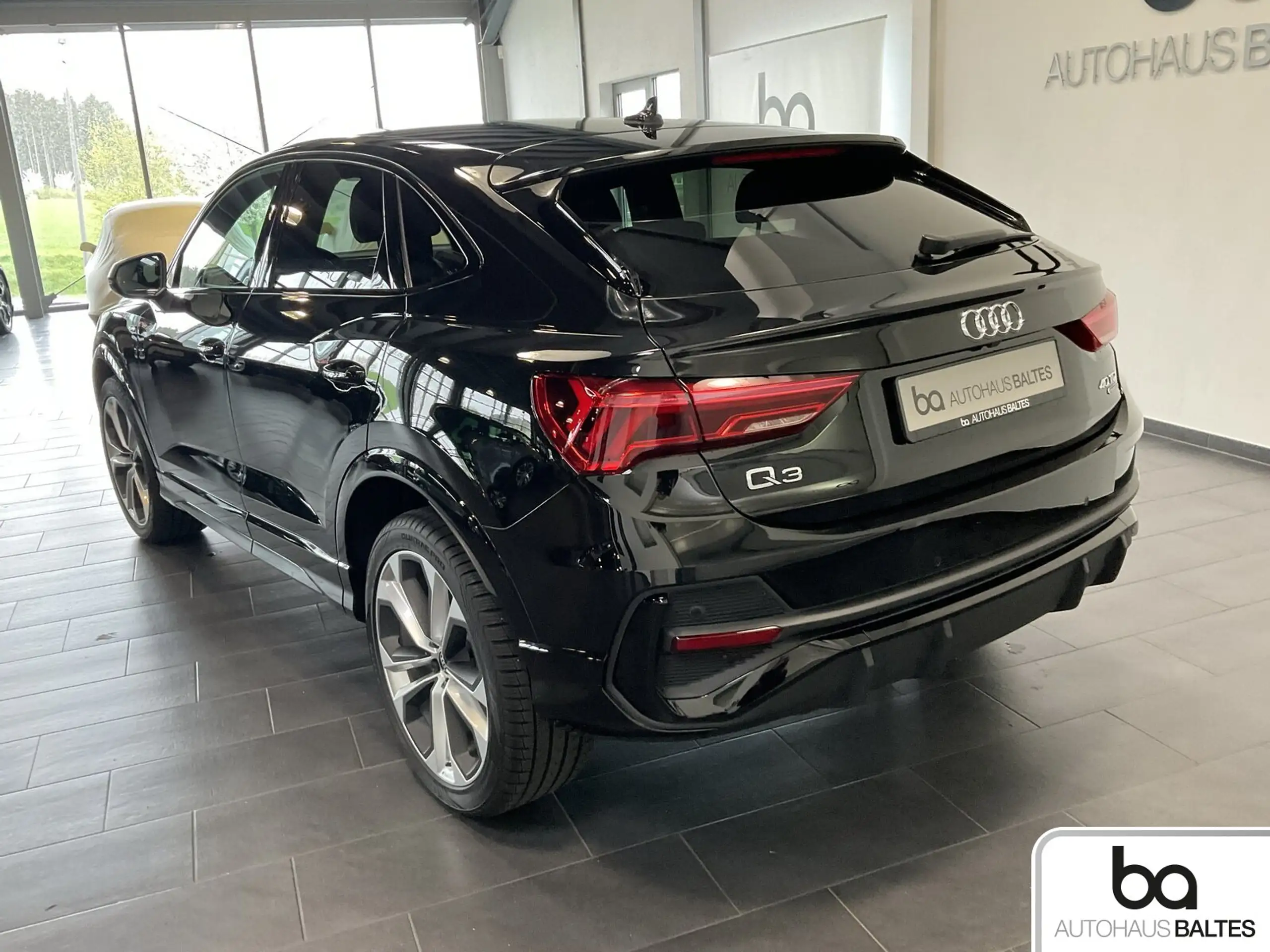 Audi - Q3