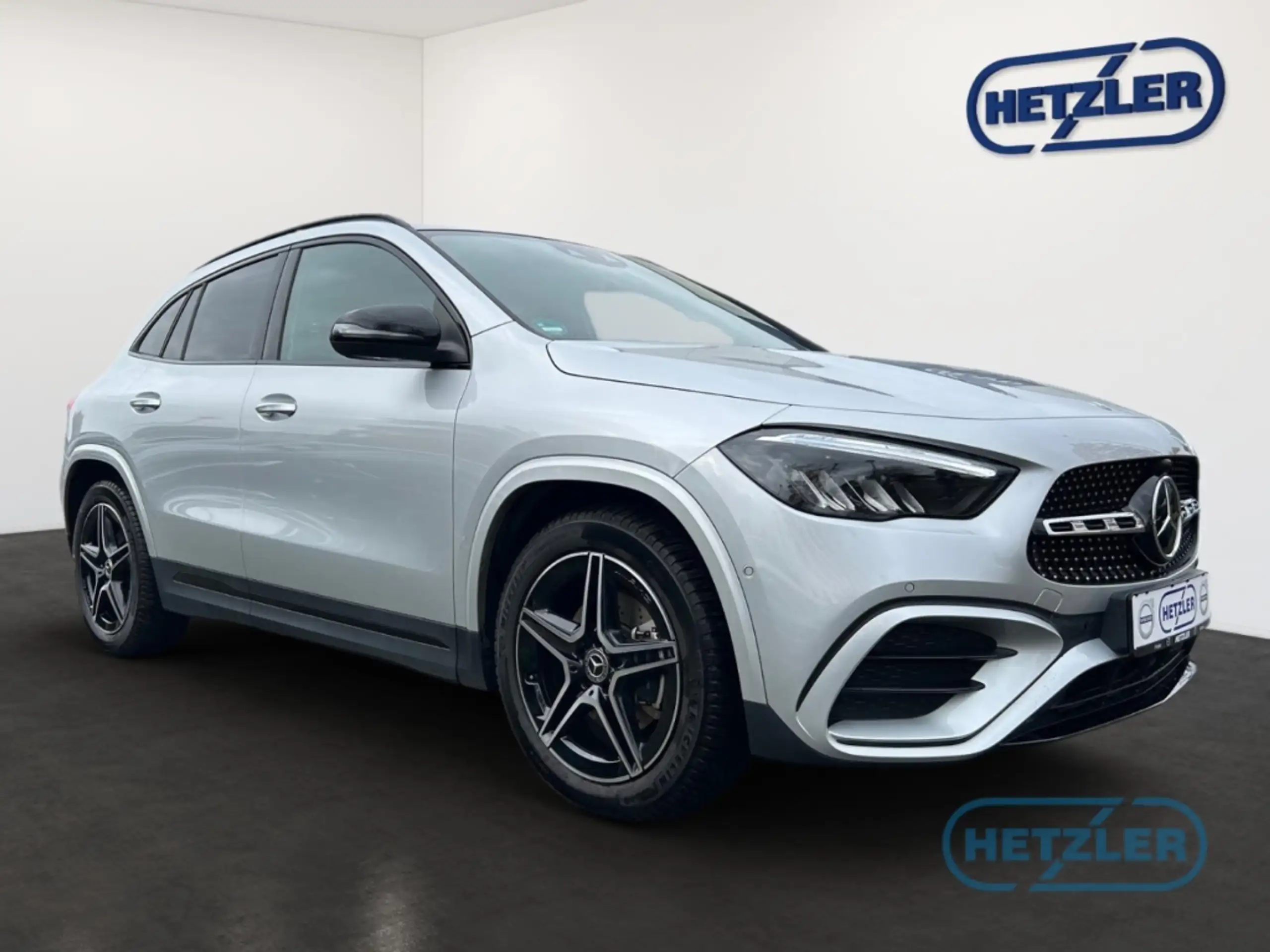 Mercedes-Benz - GLA 220