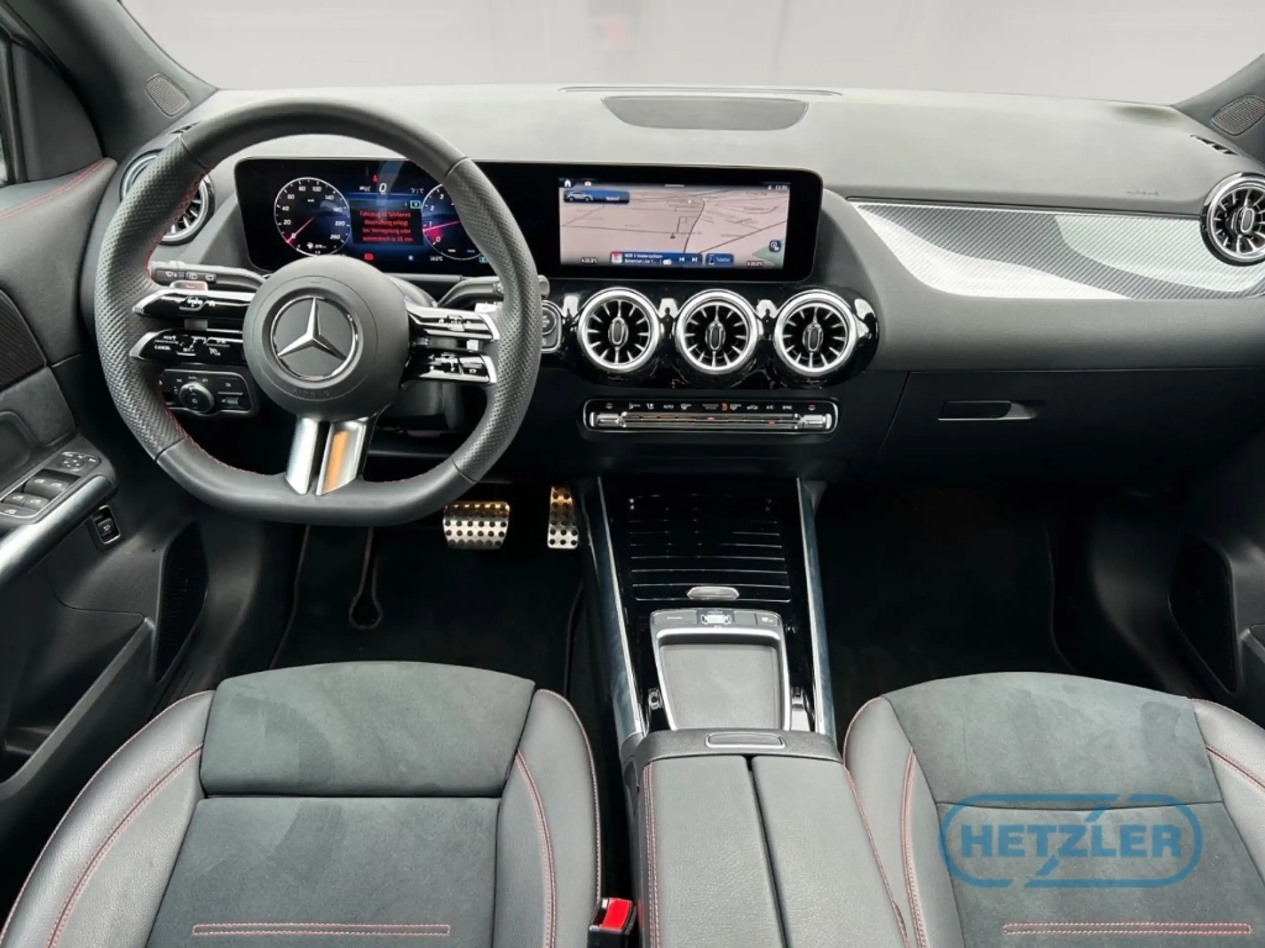 Mercedes-Benz - GLA 220