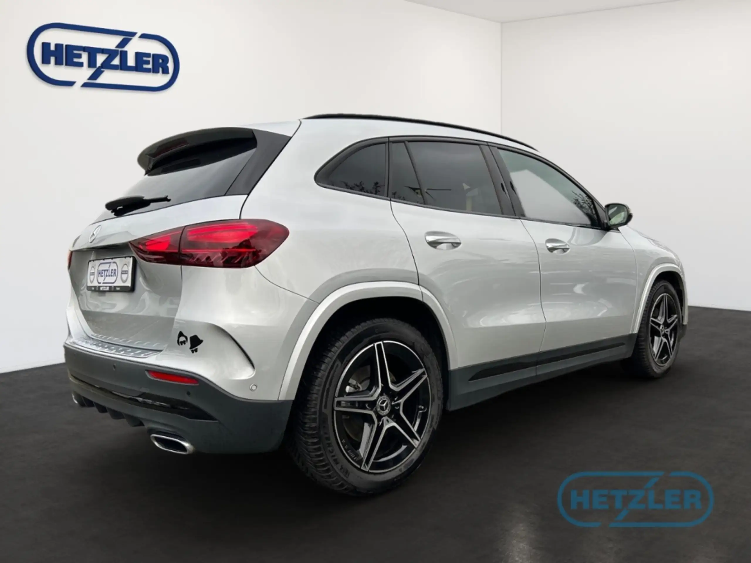 Mercedes-Benz - GLA 220