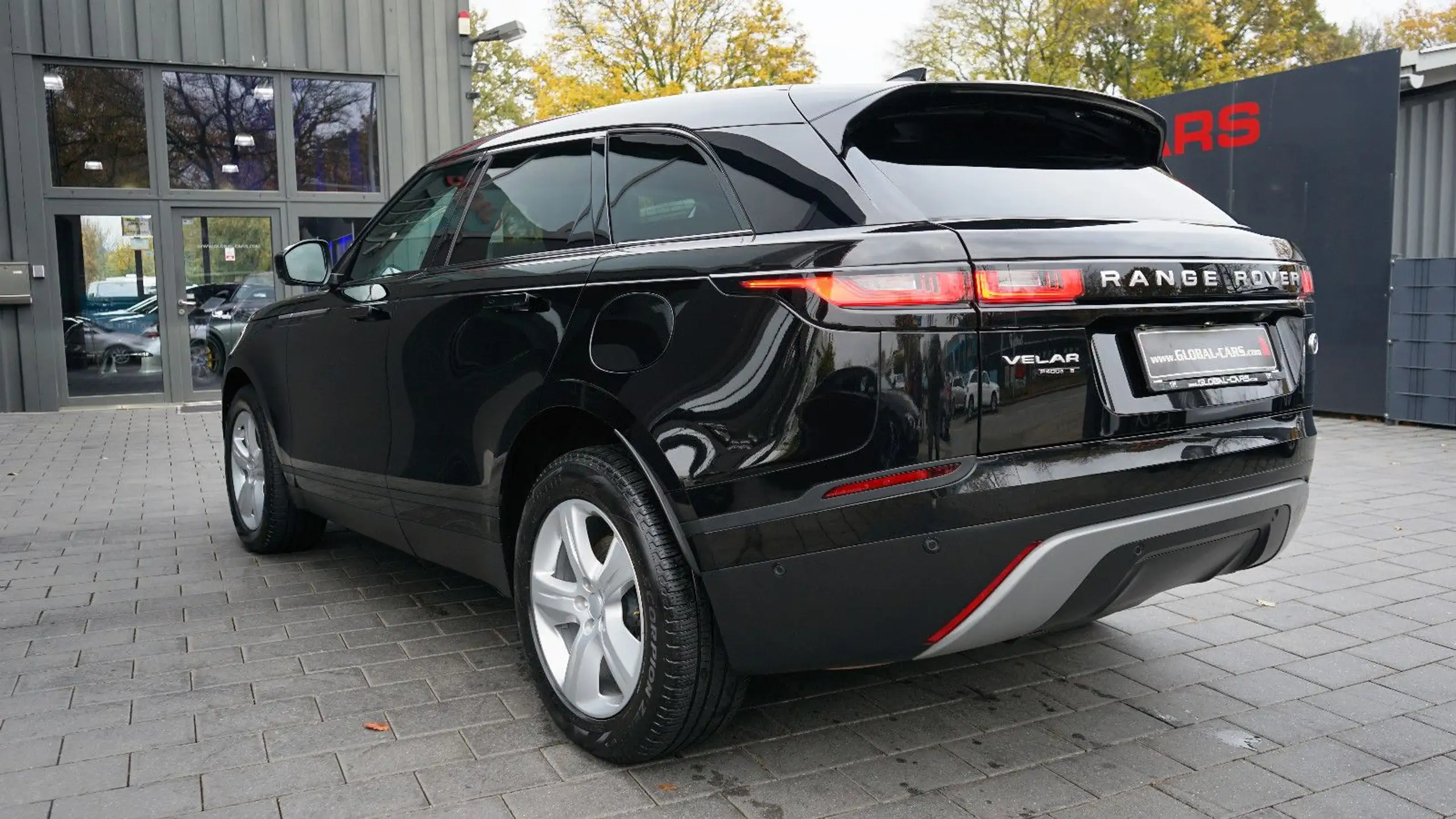 Land Rover - Range Rover Velar