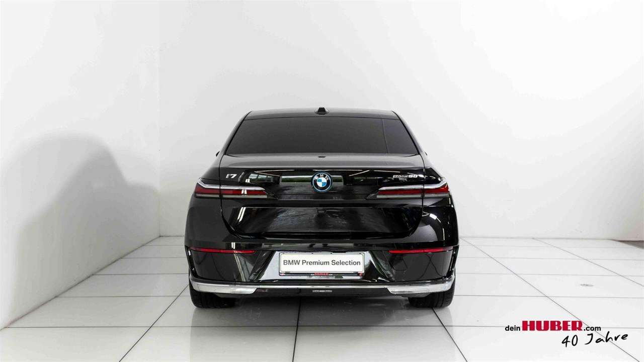 BMW - i7