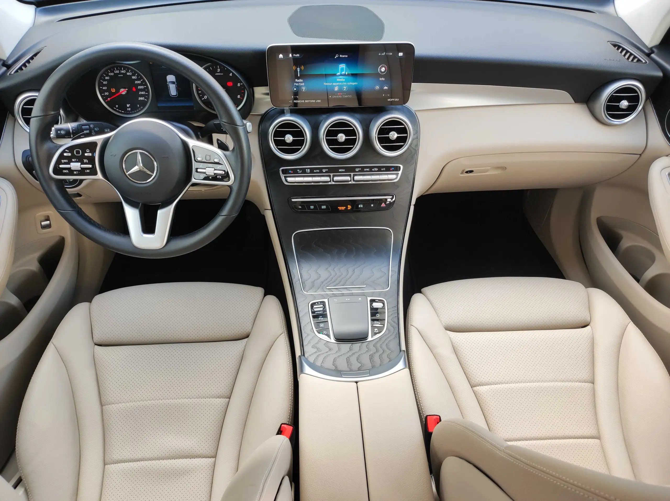 Mercedes-Benz - GLC 220