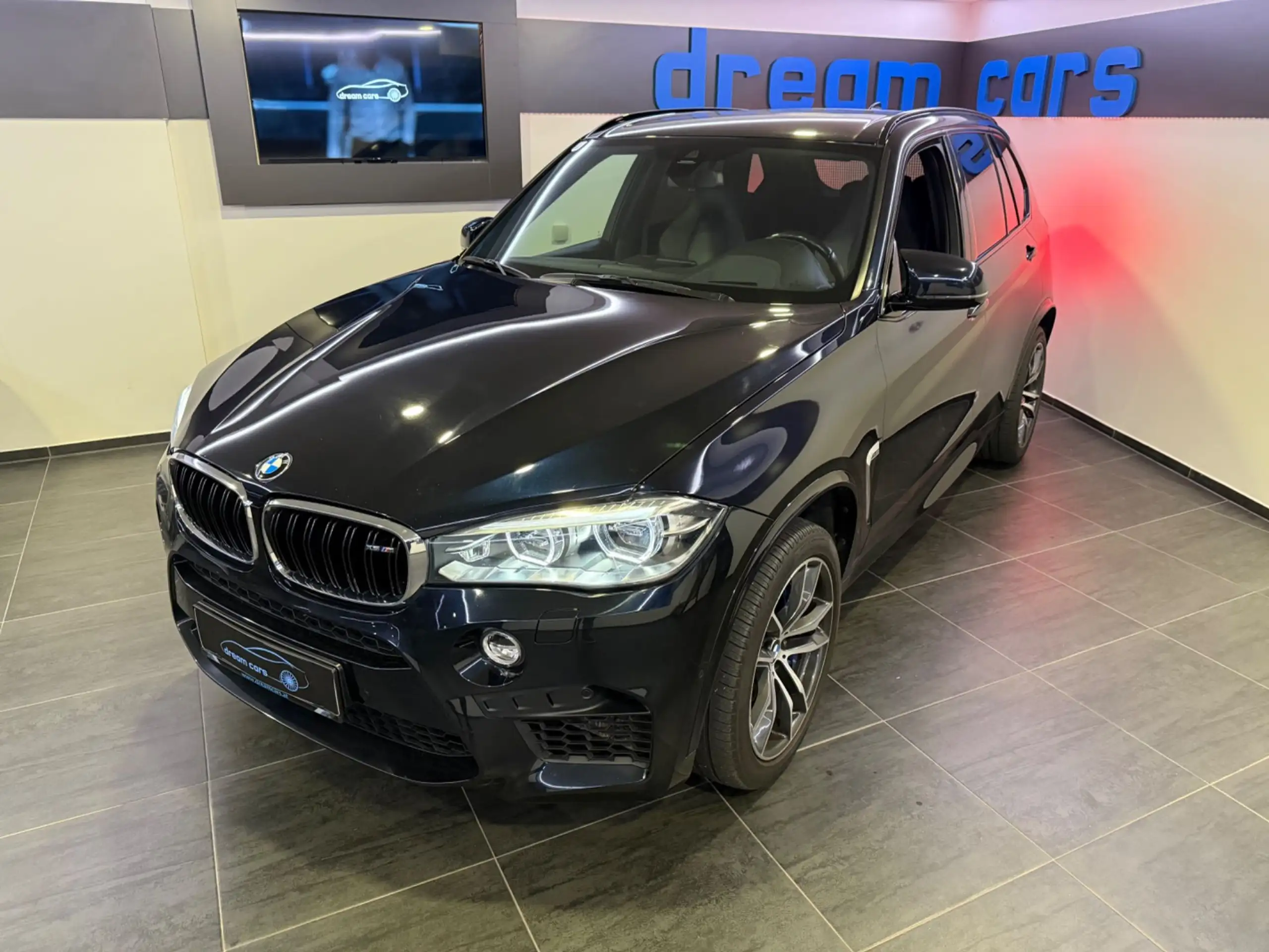 BMW - X5 M