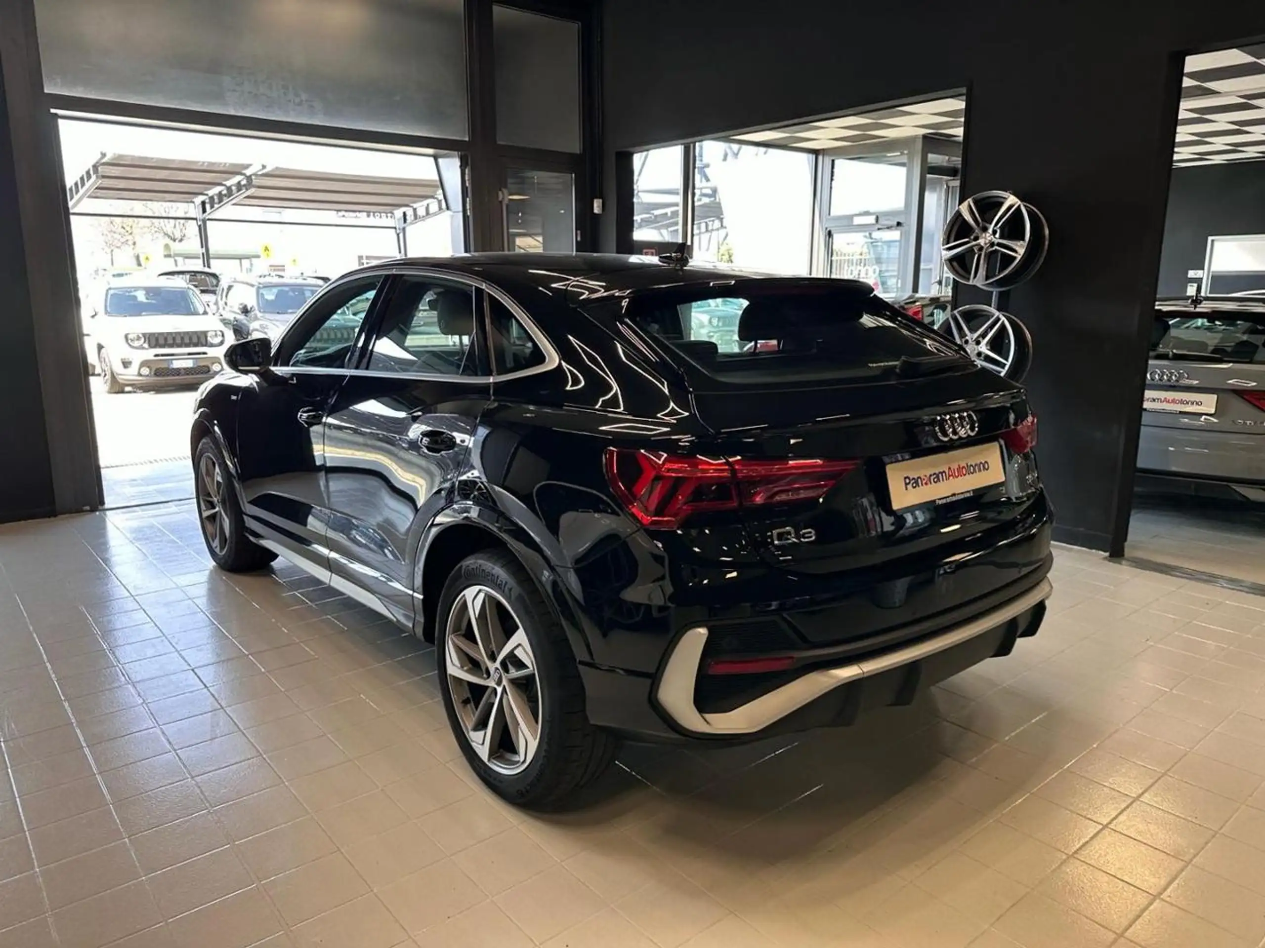 Audi - Q3