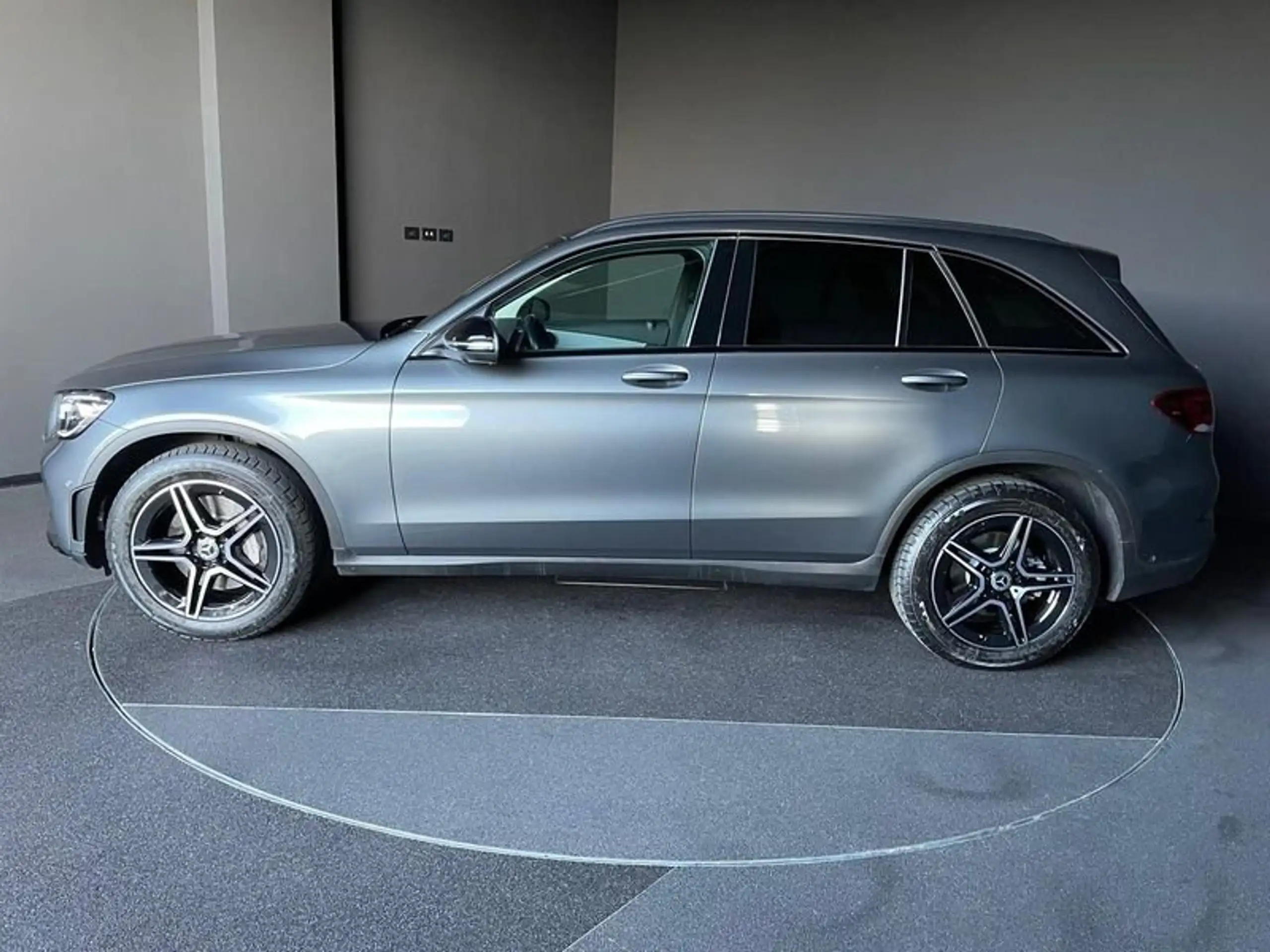 Mercedes-Benz - GLC 220