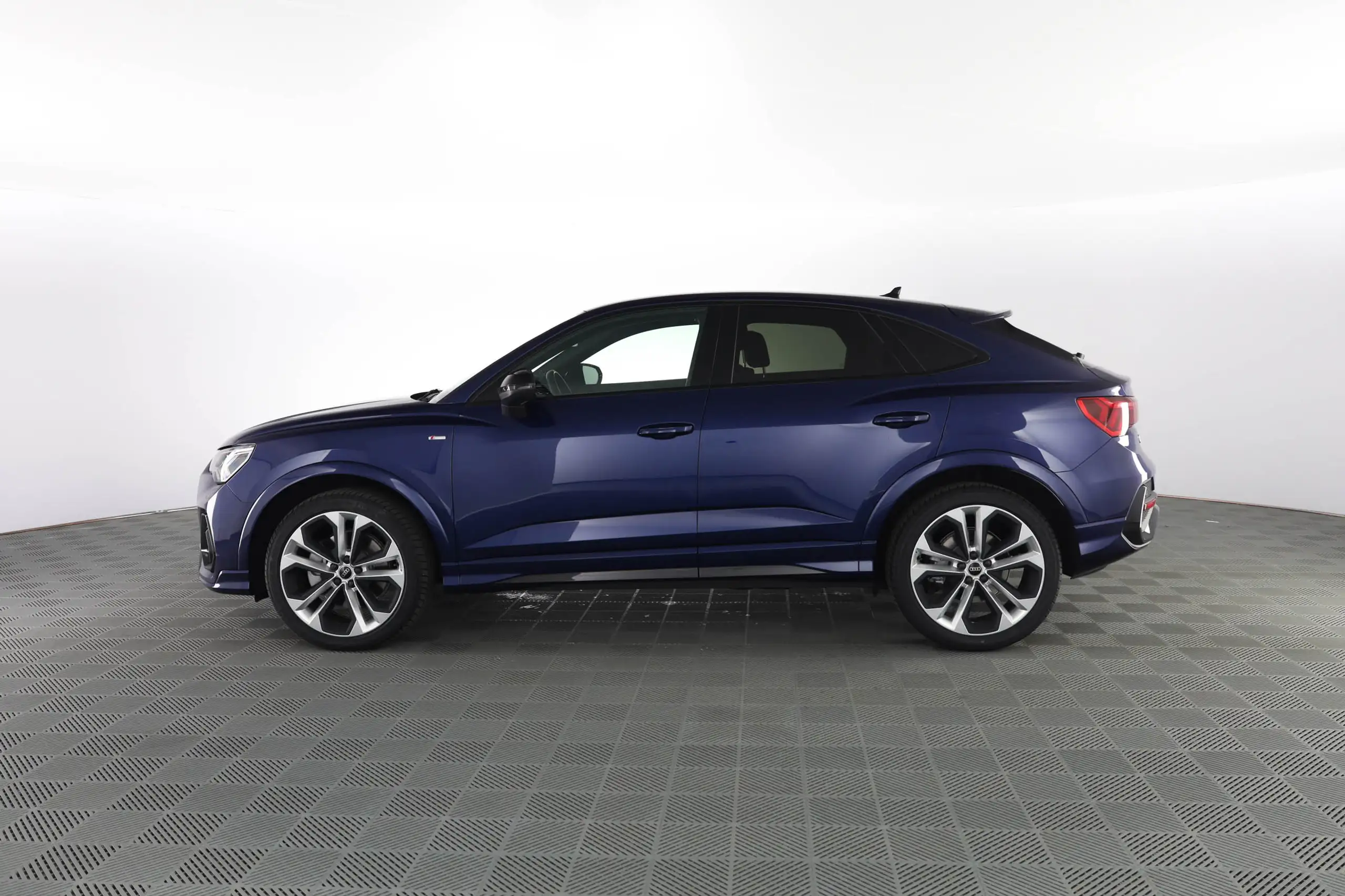 Audi - Q3