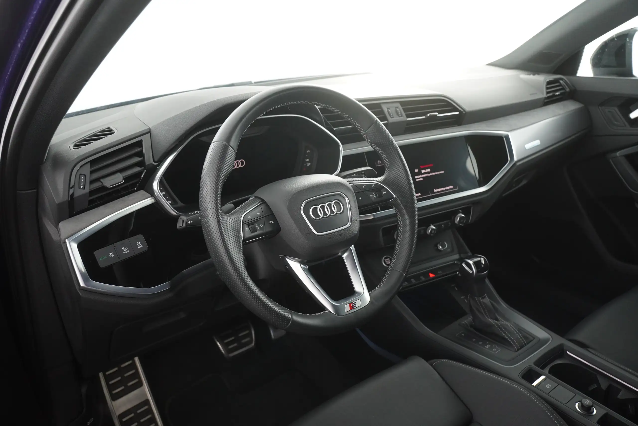 Audi - Q3