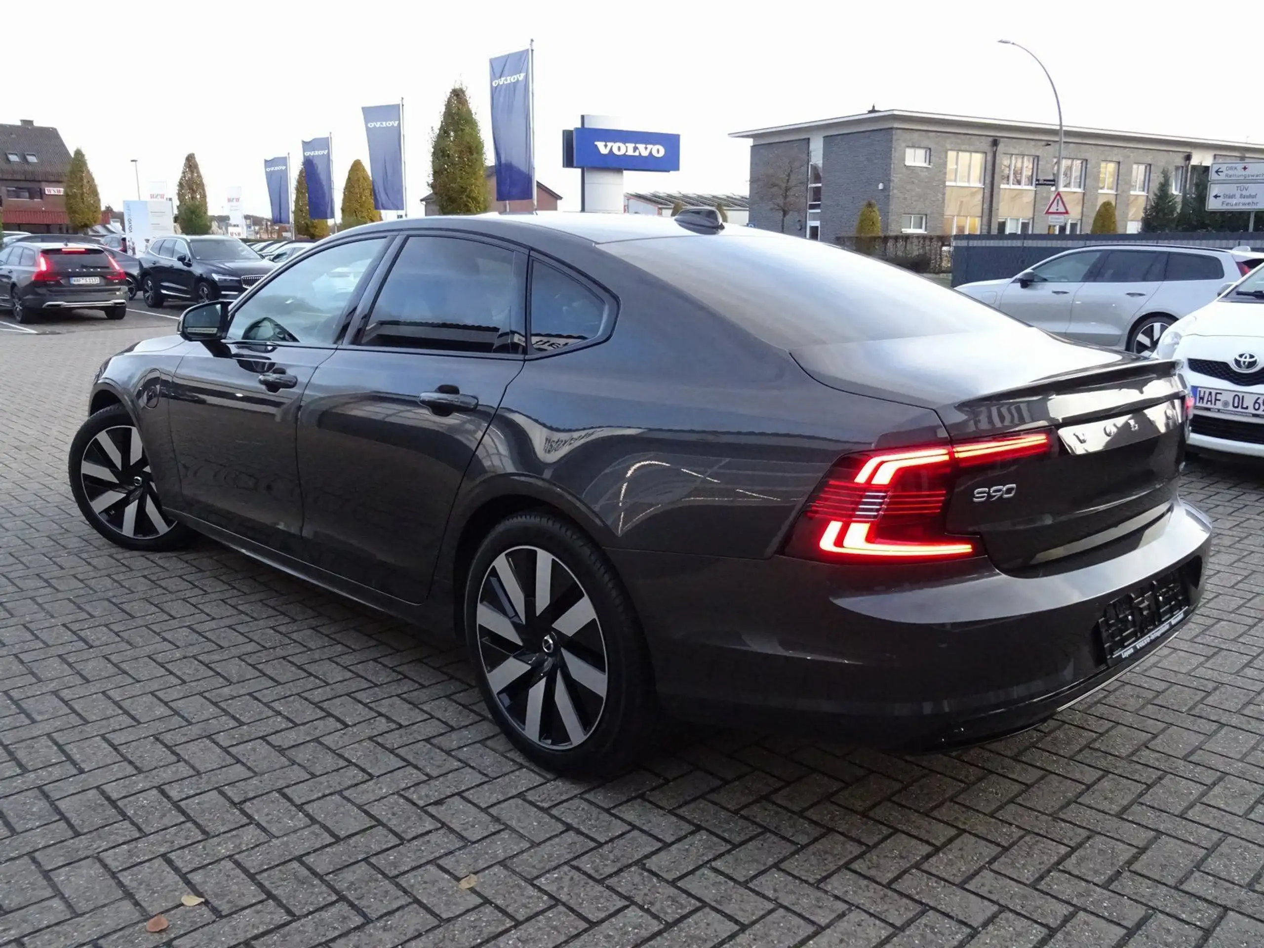 Volvo - S90